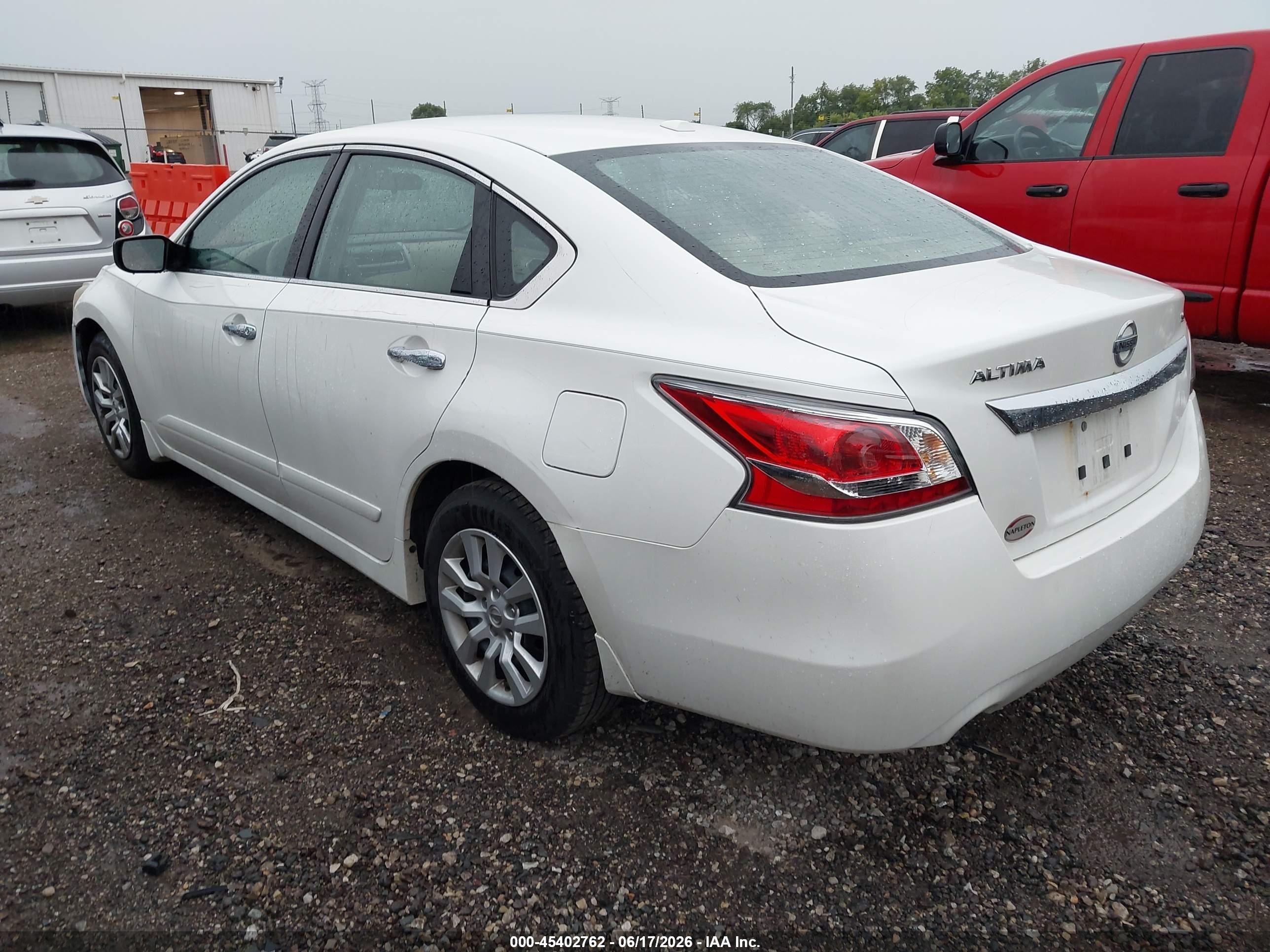 2015 Nissan Altima 2.5 S White vin: 1N4AL3AP5FC115456