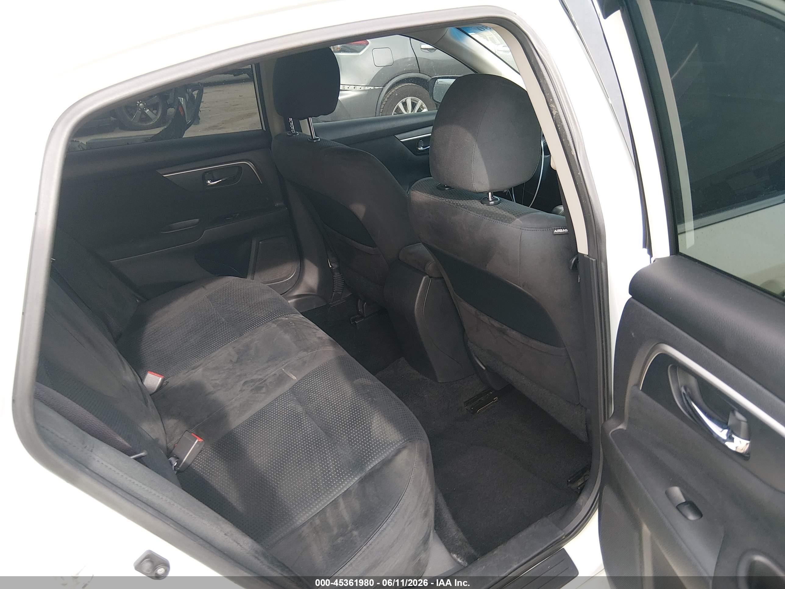 2015 Nissan Altima 2.5 S White vin: 1N4AL3AP5FC131172