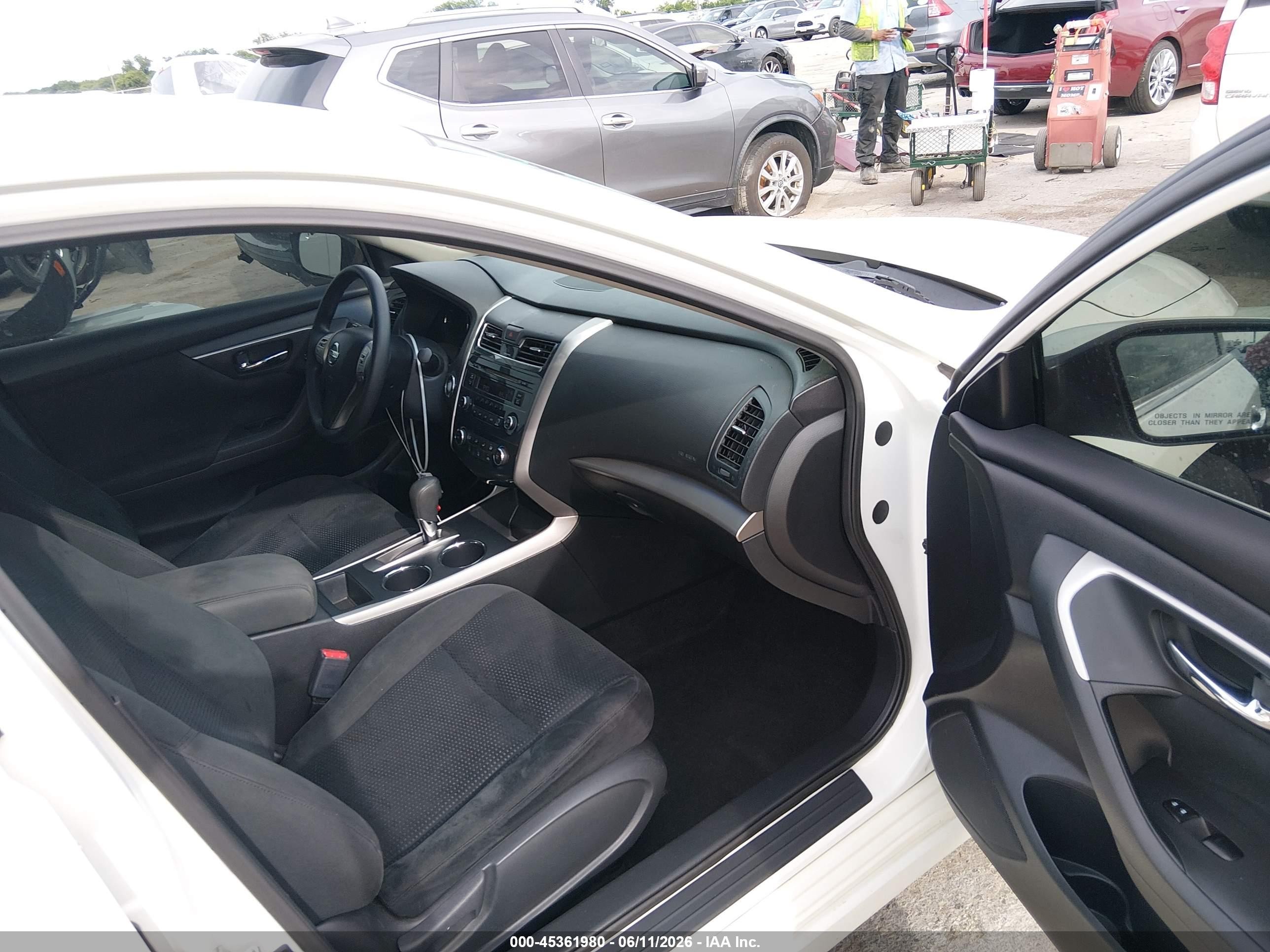 2015 Nissan Altima 2.5 S White vin: 1N4AL3AP5FC131172