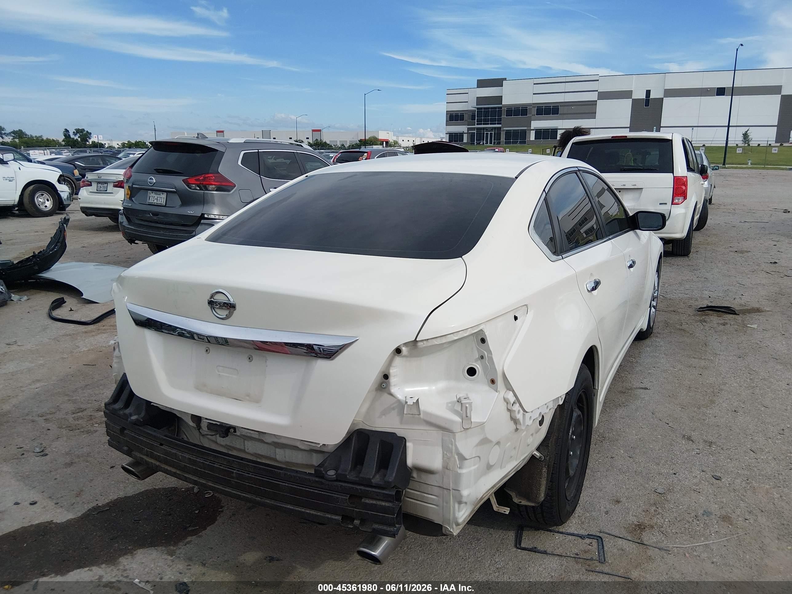 2015 Nissan Altima 2.5 S White vin: 1N4AL3AP5FC131172