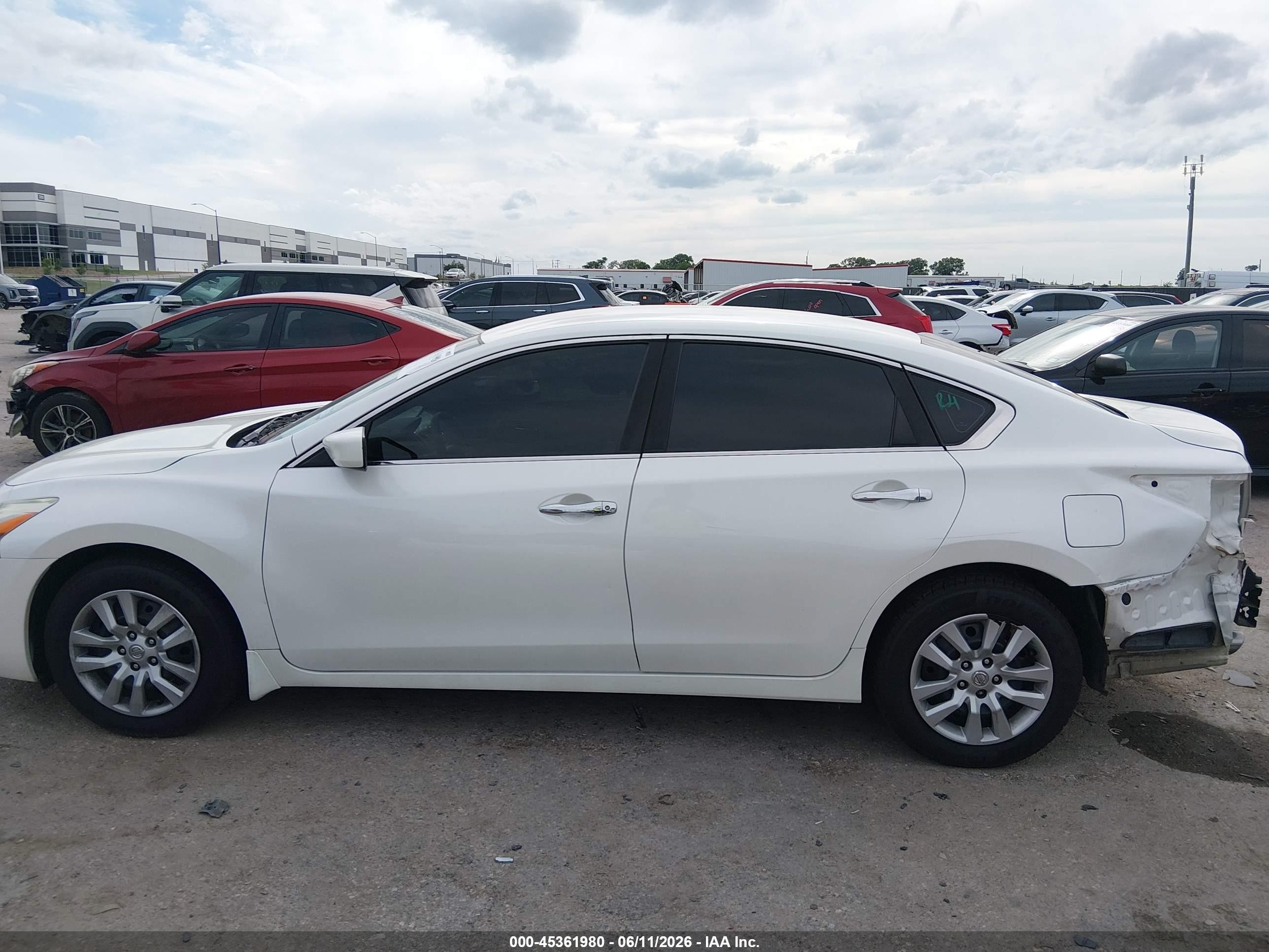 2015 Nissan Altima 2.5 S White vin: 1N4AL3AP5FC131172