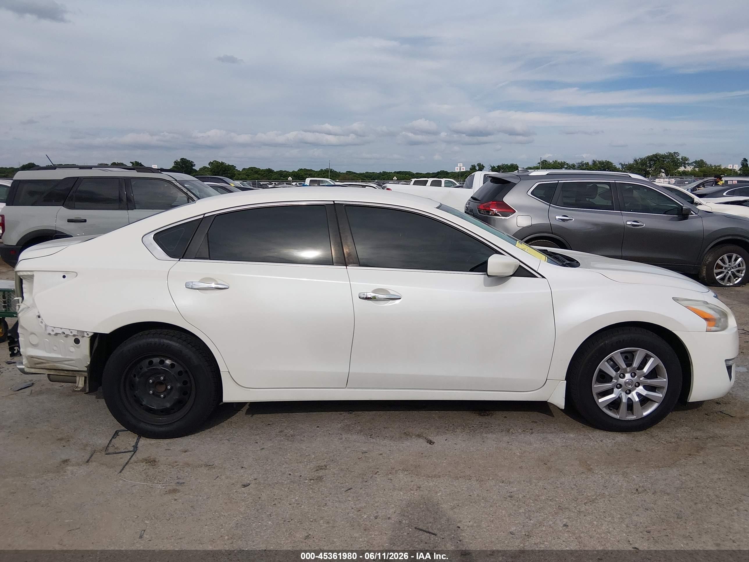 2015 Nissan Altima 2.5 S White vin: 1N4AL3AP5FC131172