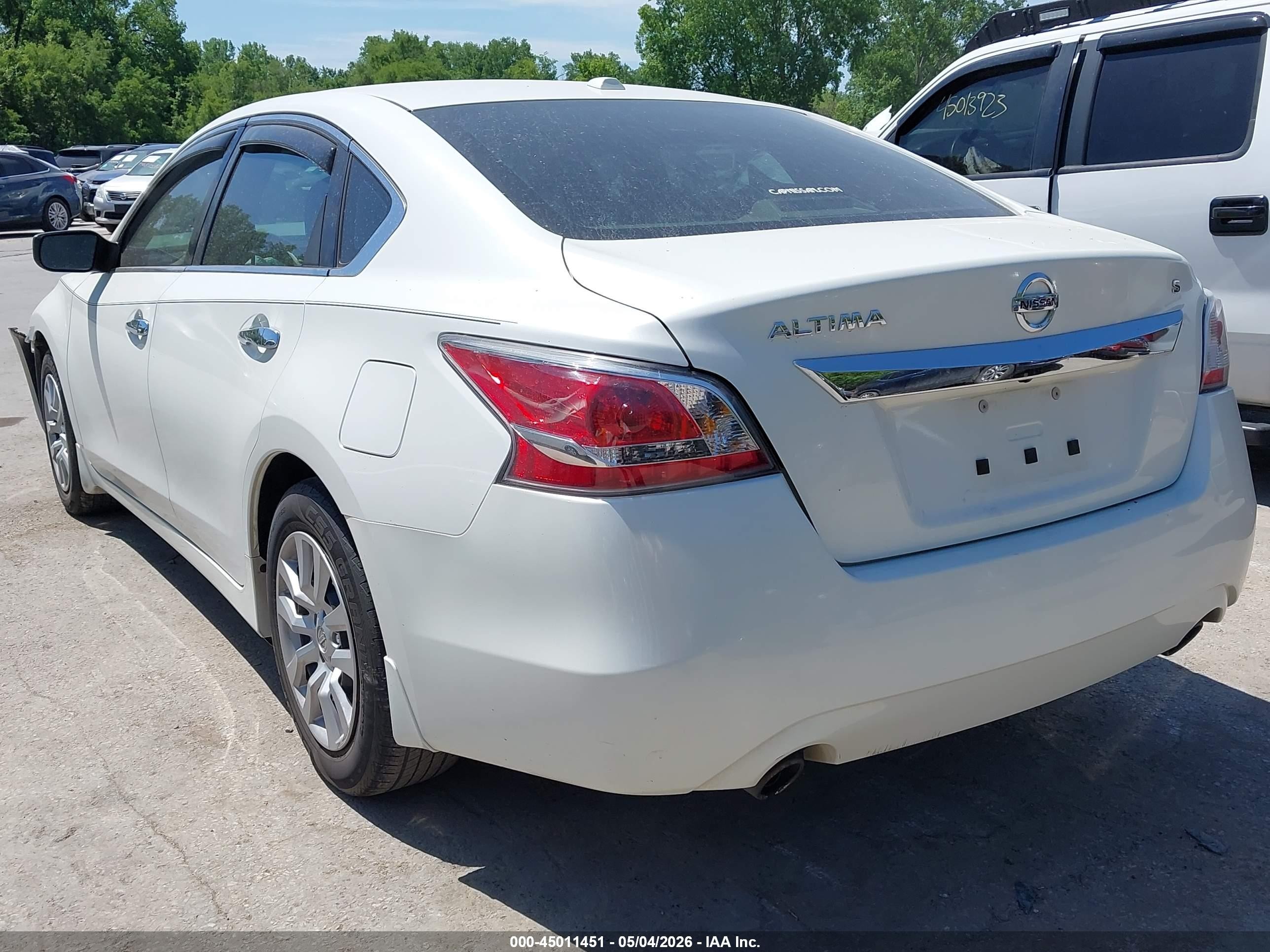 2015 Nissan Altima 2.5 S White vin: 1N4AL3AP5FC134153