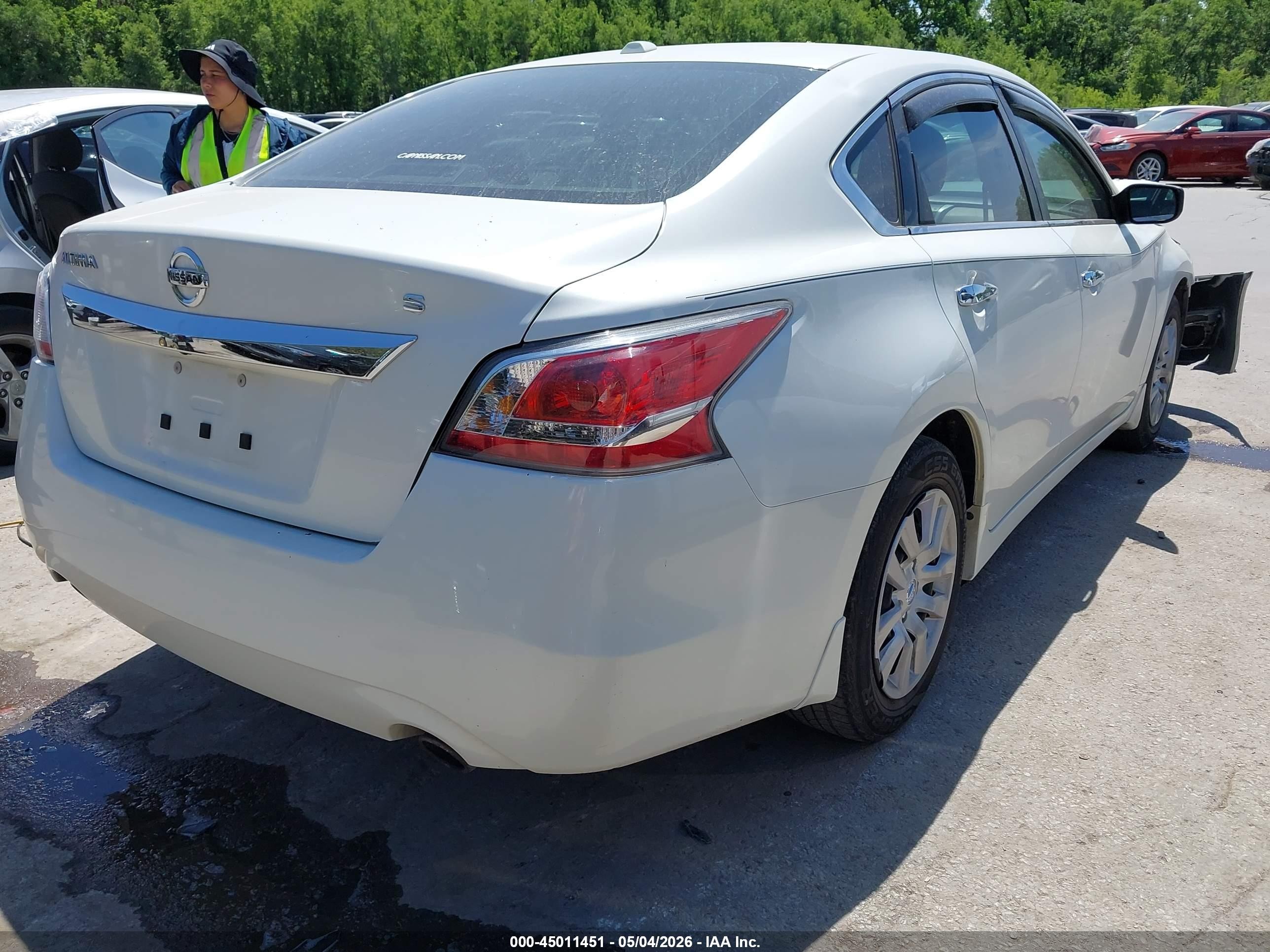 2015 Nissan Altima 2.5 S White vin: 1N4AL3AP5FC134153