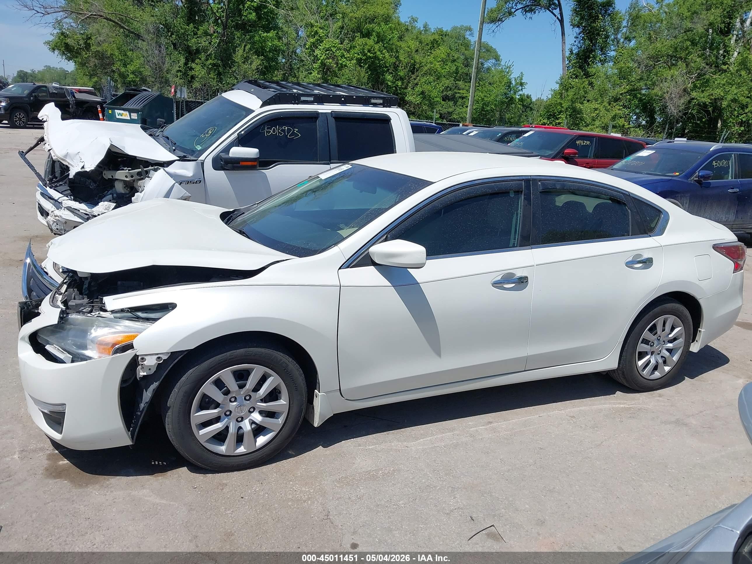 2015 Nissan Altima 2.5 S White vin: 1N4AL3AP5FC134153