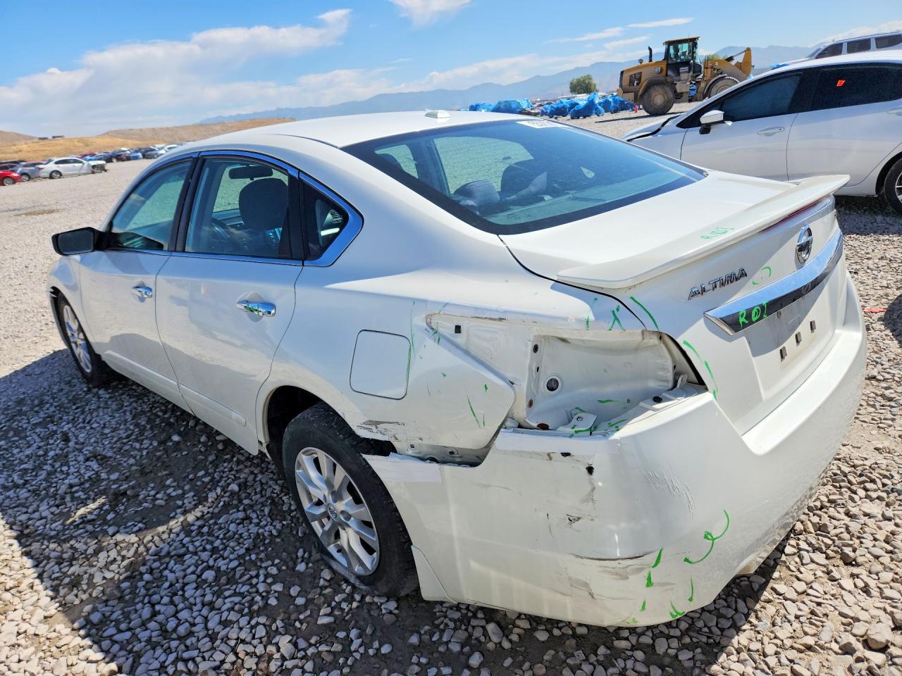 2015 Nissan Altima 2.5 S White vin: 1N4AL3AP5FC140129