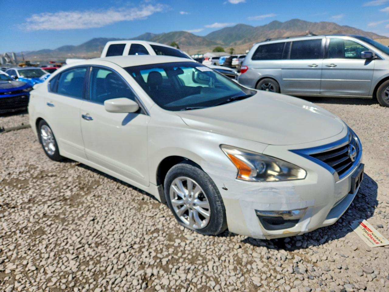 2015 Nissan Altima 2.5 S White vin: 1N4AL3AP5FC140129
