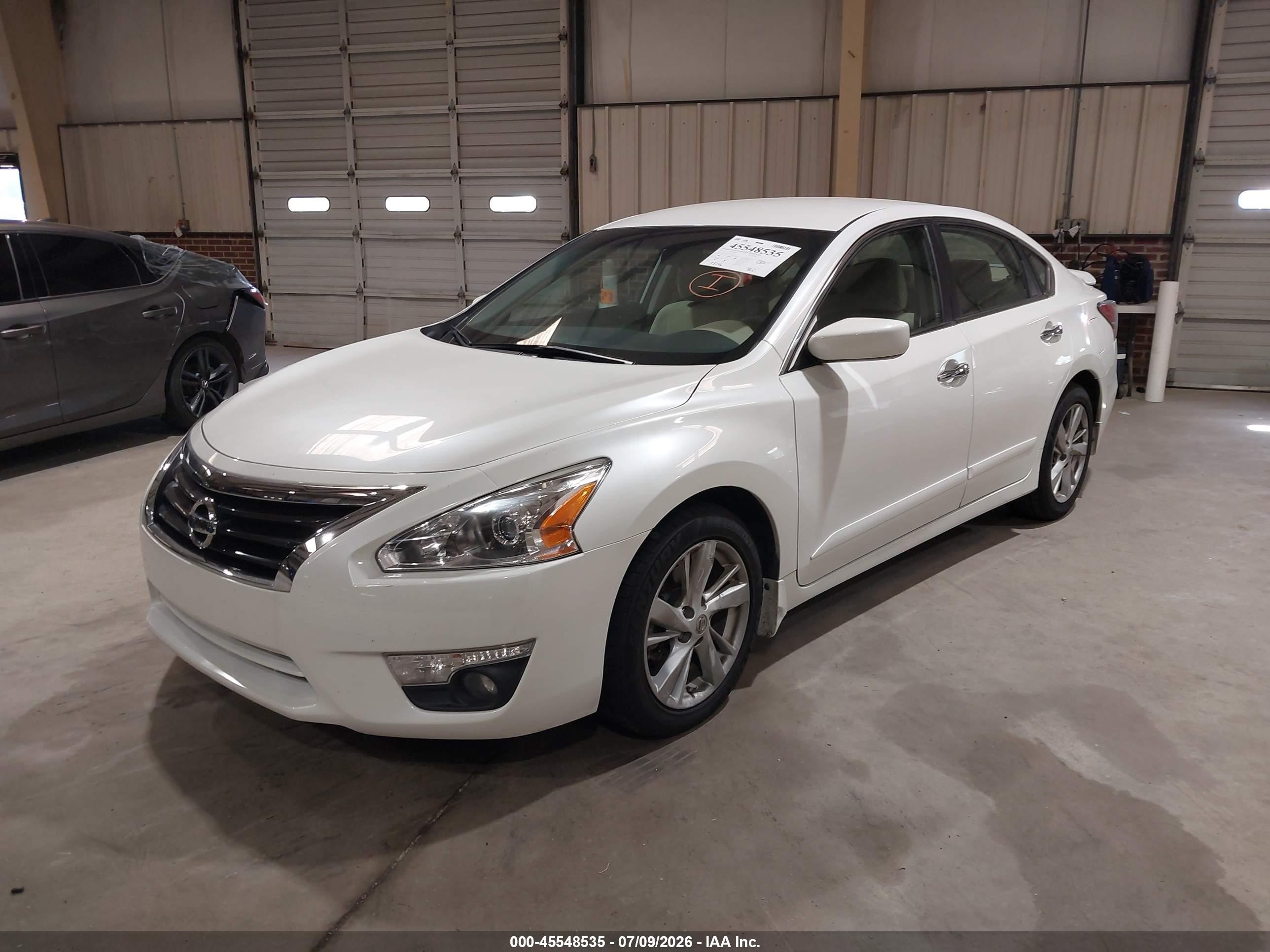 2015 Nissan Altima 2.5 Sv White vin: 1N4AL3AP5FC157352