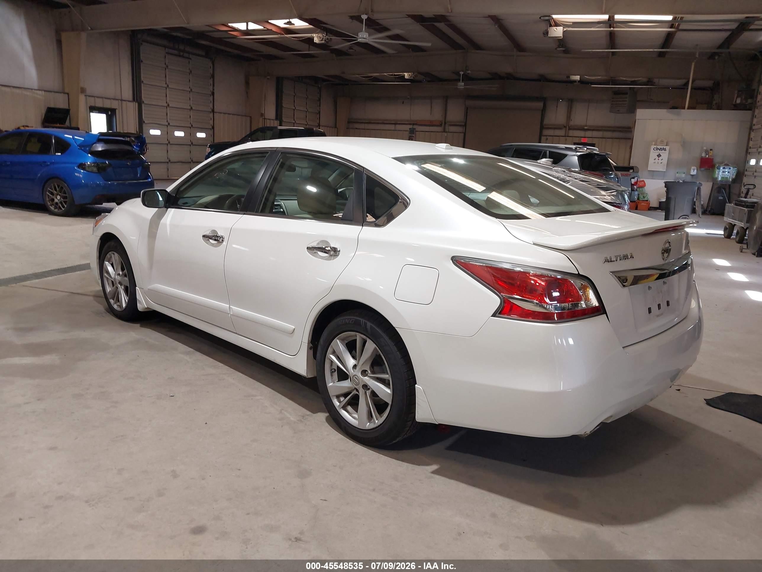 2015 Nissan Altima 2.5 Sv White vin: 1N4AL3AP5FC157352