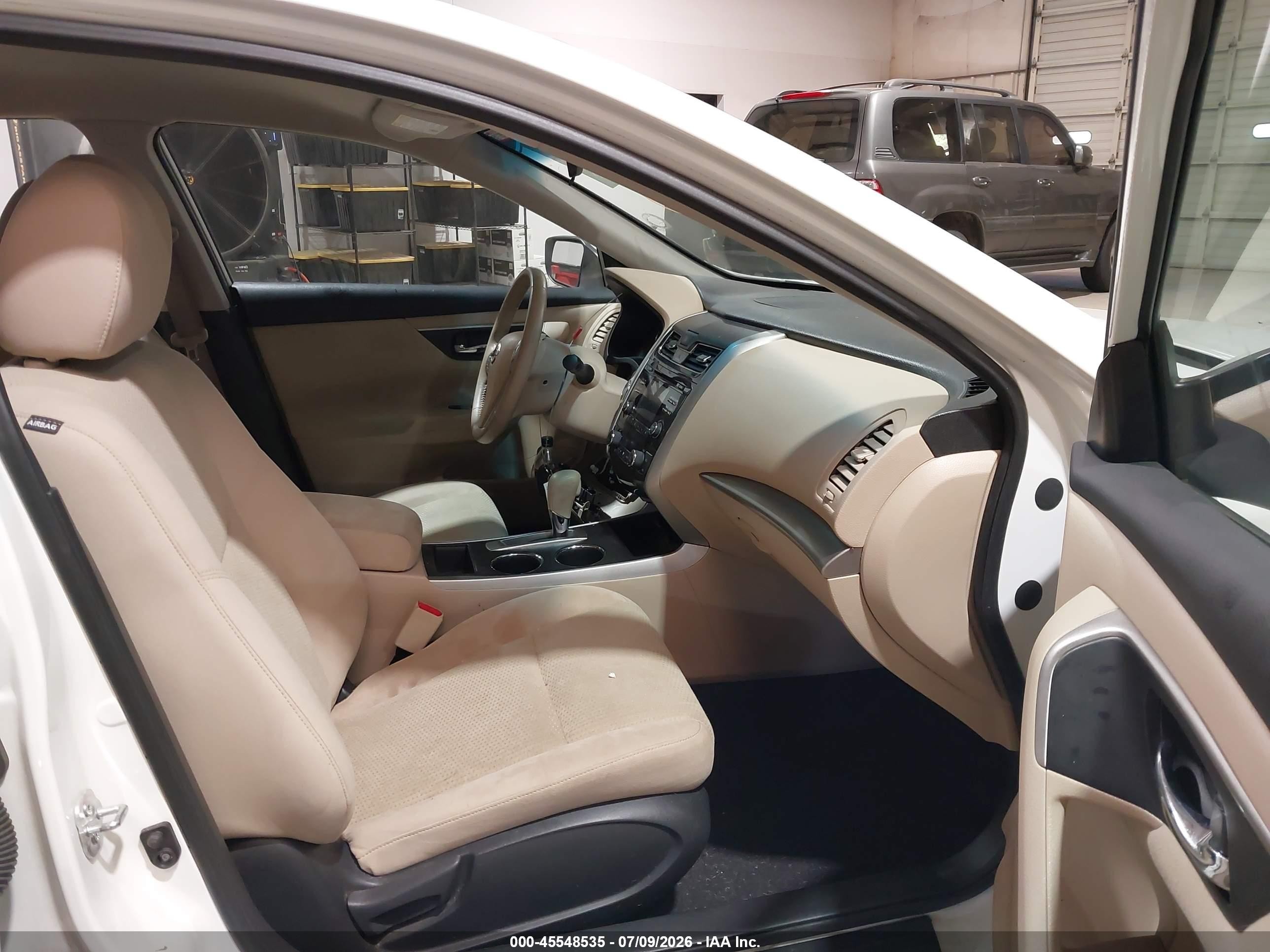 2015 Nissan Altima 2.5 Sv White vin: 1N4AL3AP5FC157352