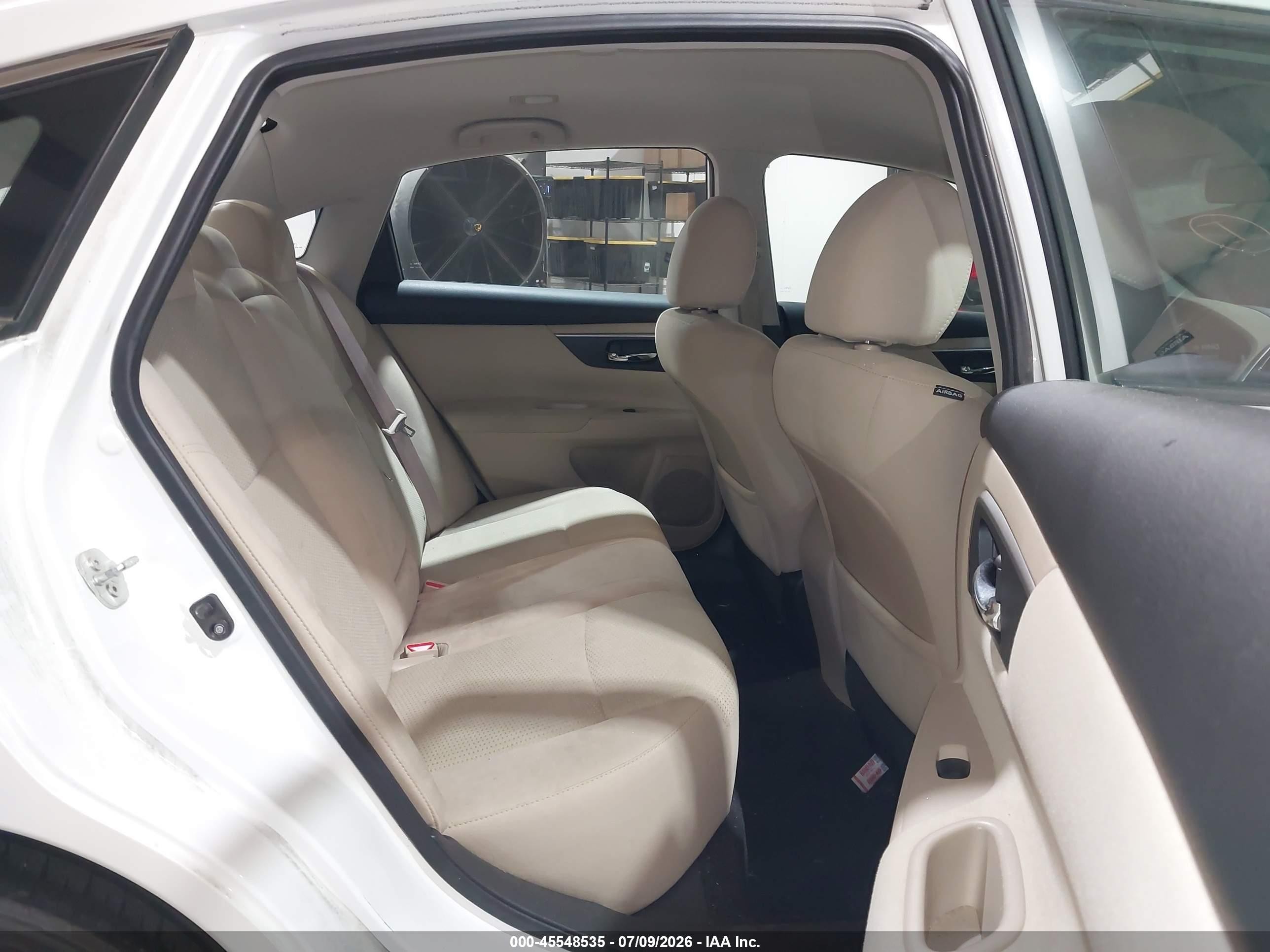 2015 Nissan Altima 2.5 Sv White vin: 1N4AL3AP5FC157352