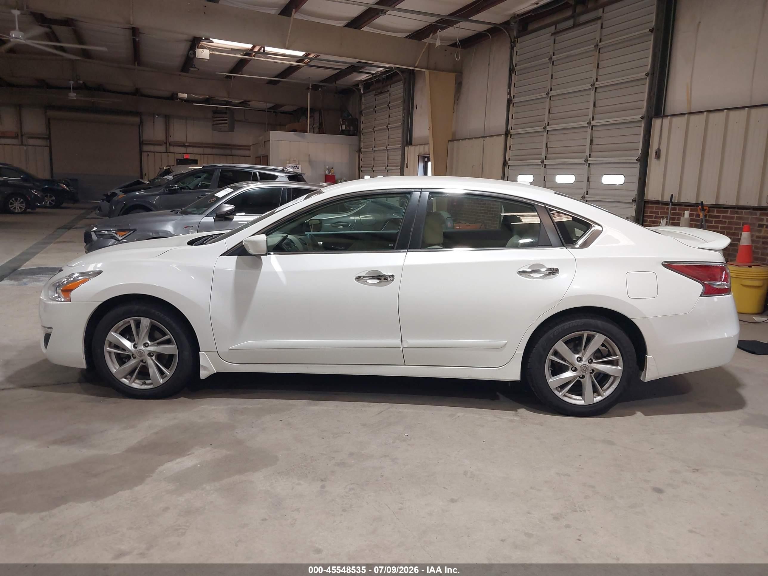 2015 Nissan Altima 2.5 Sv White vin: 1N4AL3AP5FC157352