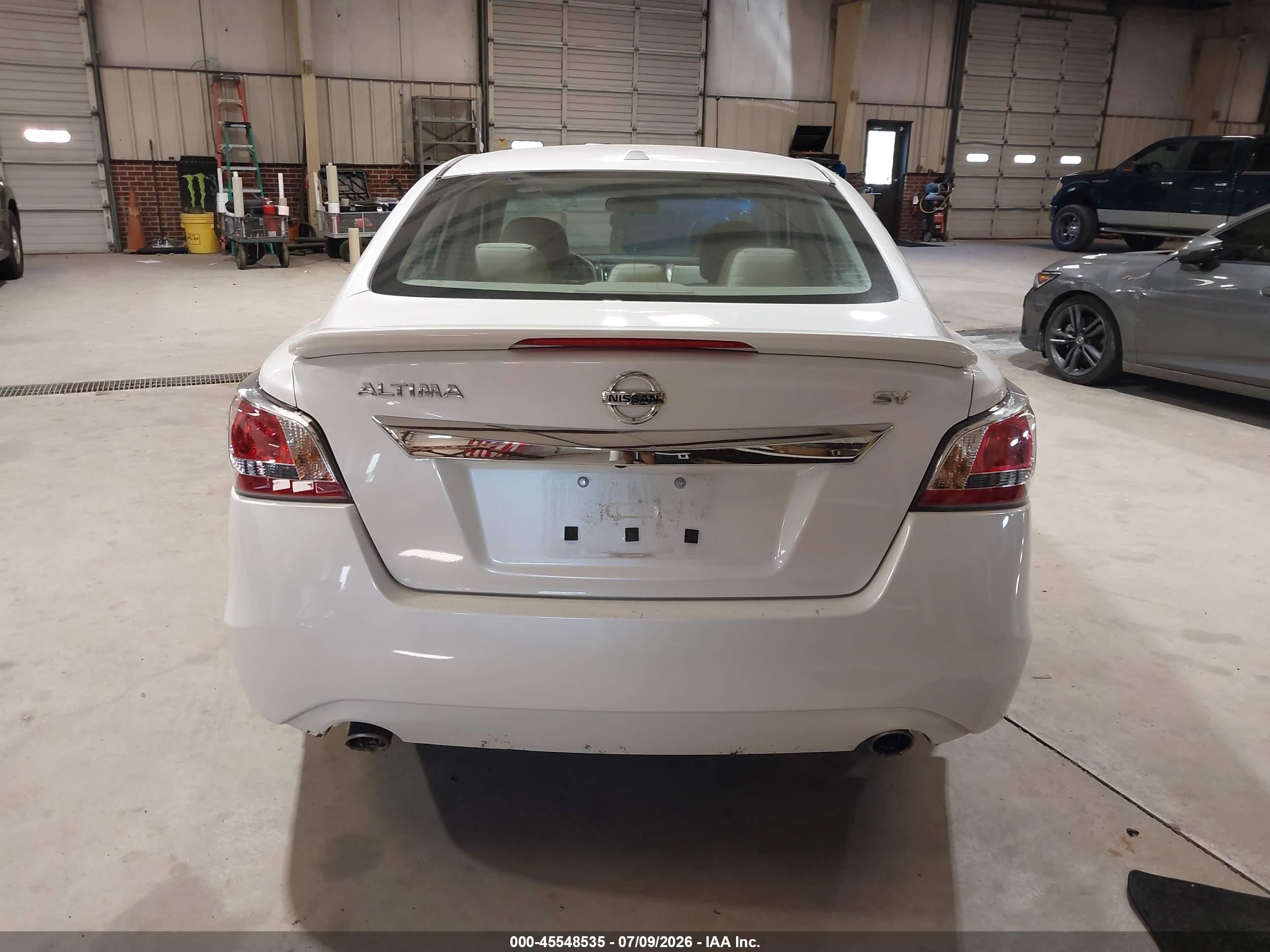 2015 Nissan Altima 2.5 Sv White vin: 1N4AL3AP5FC157352
