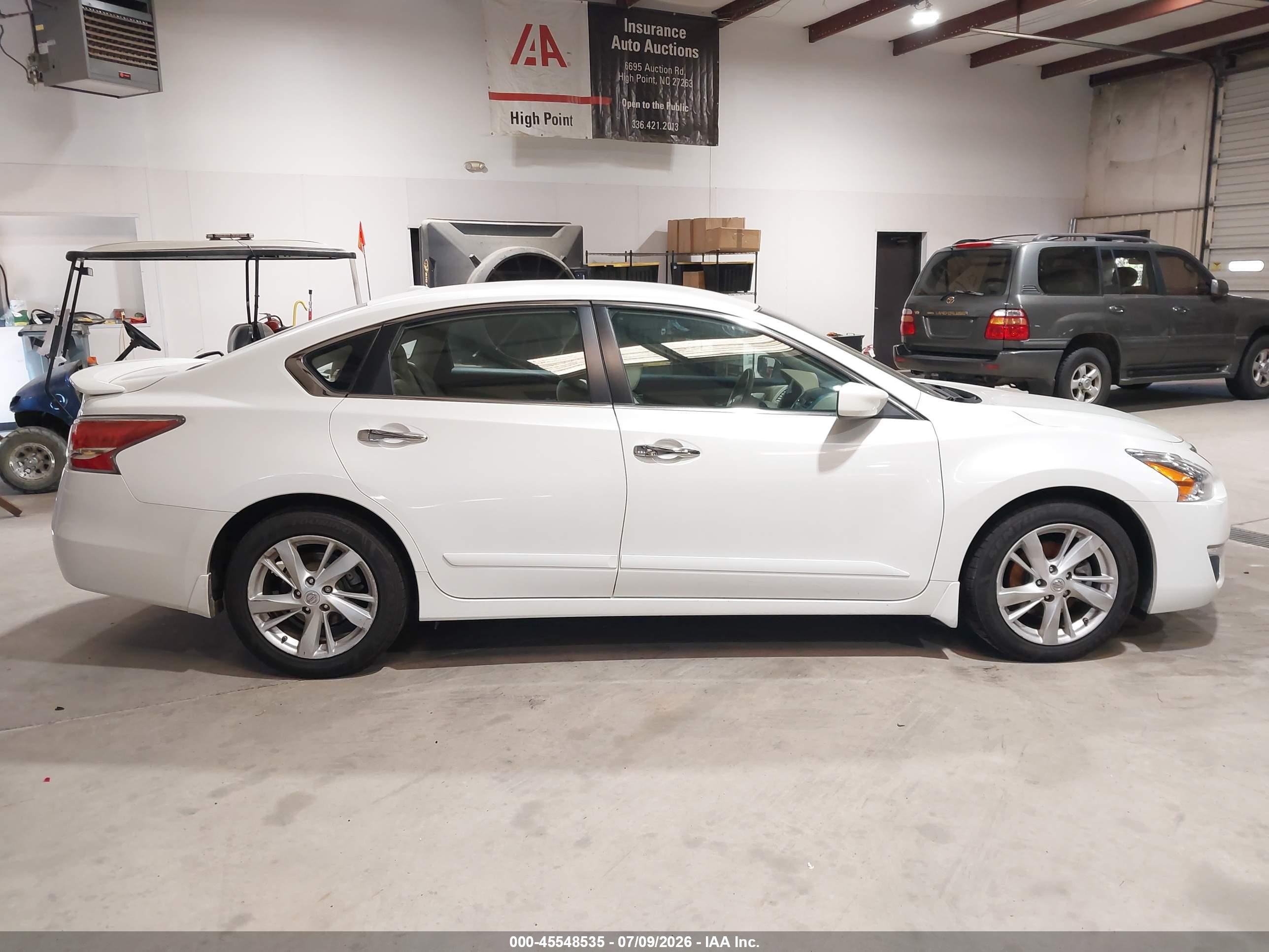 2015 Nissan Altima 2.5 Sv White vin: 1N4AL3AP5FC157352
