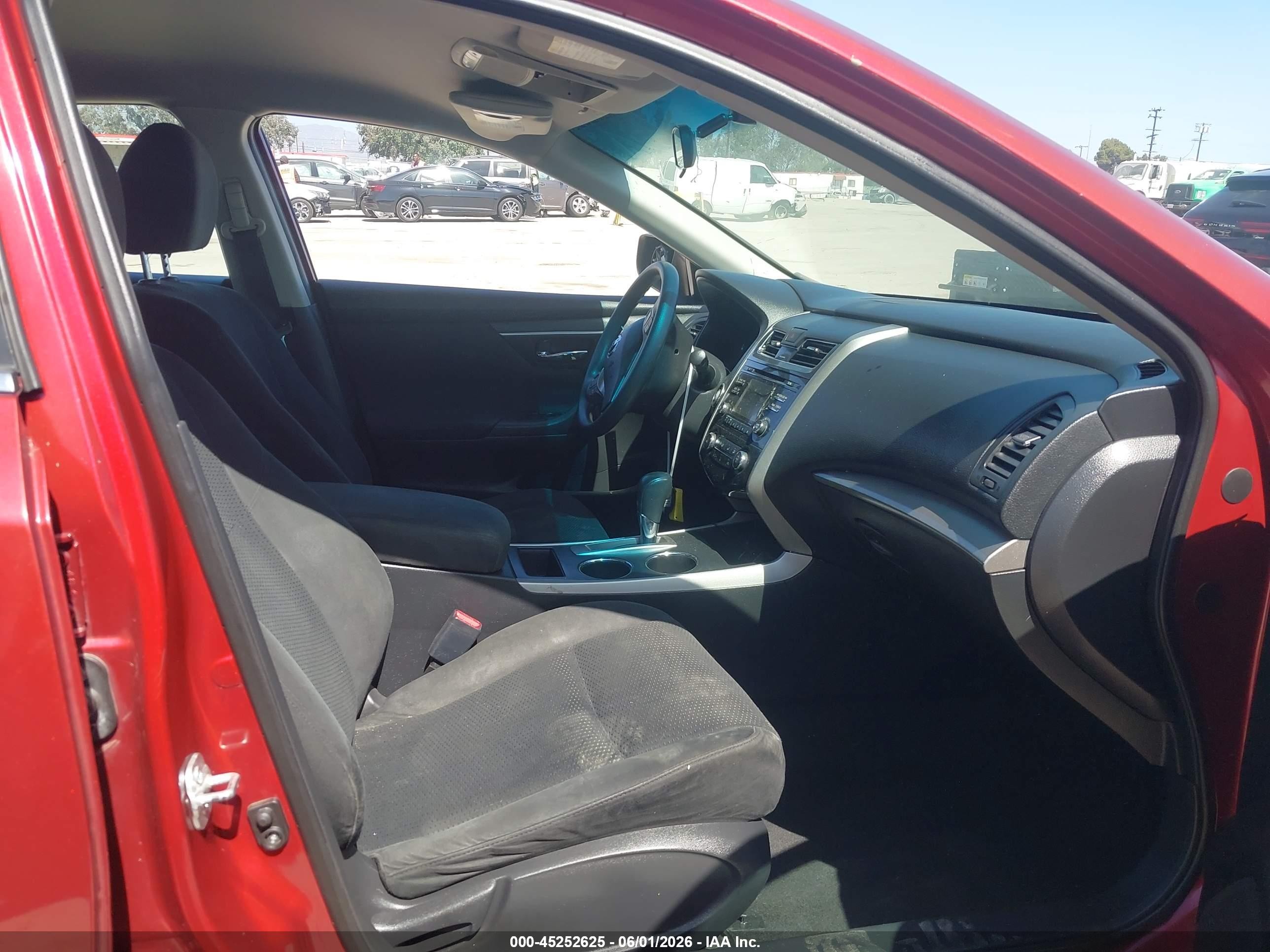 2015 Nissan Altima 2.5 S Red vin: 1N4AL3AP5FC172014