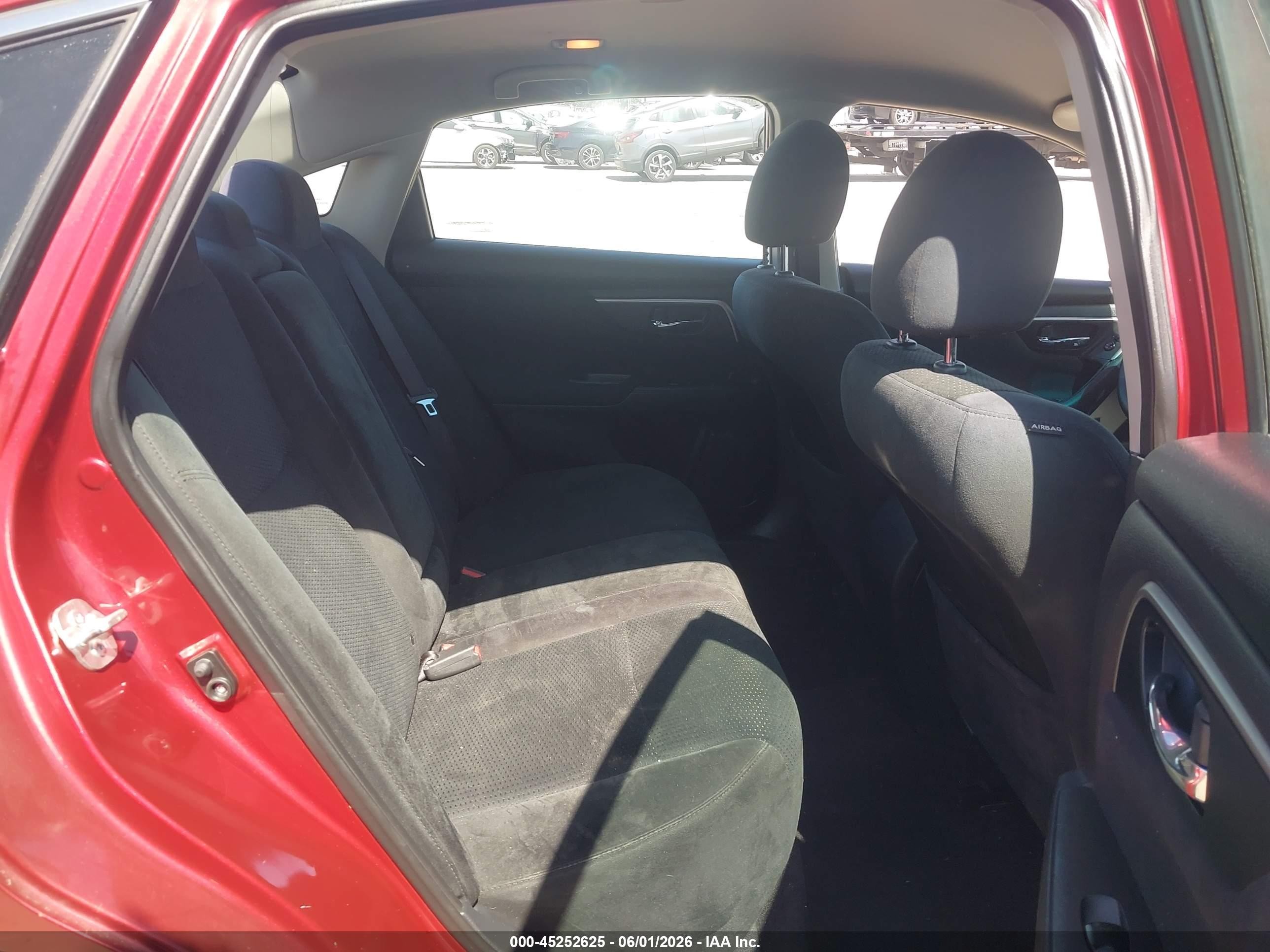 2015 Nissan Altima 2.5 S Red vin: 1N4AL3AP5FC172014