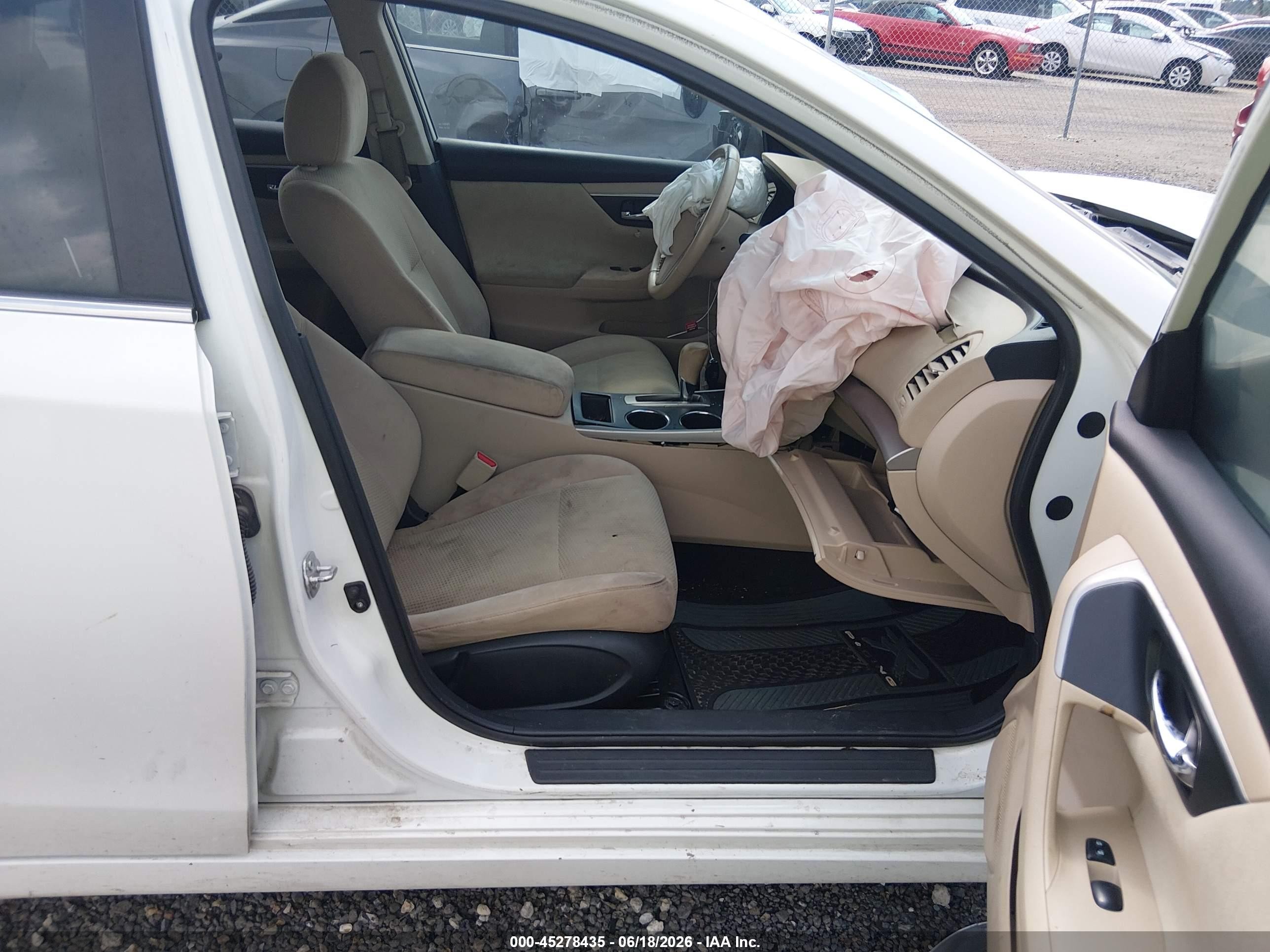 2015 Nissan Altima 2.5 Sv Белый vin: 1N4AL3AP5FC184194
