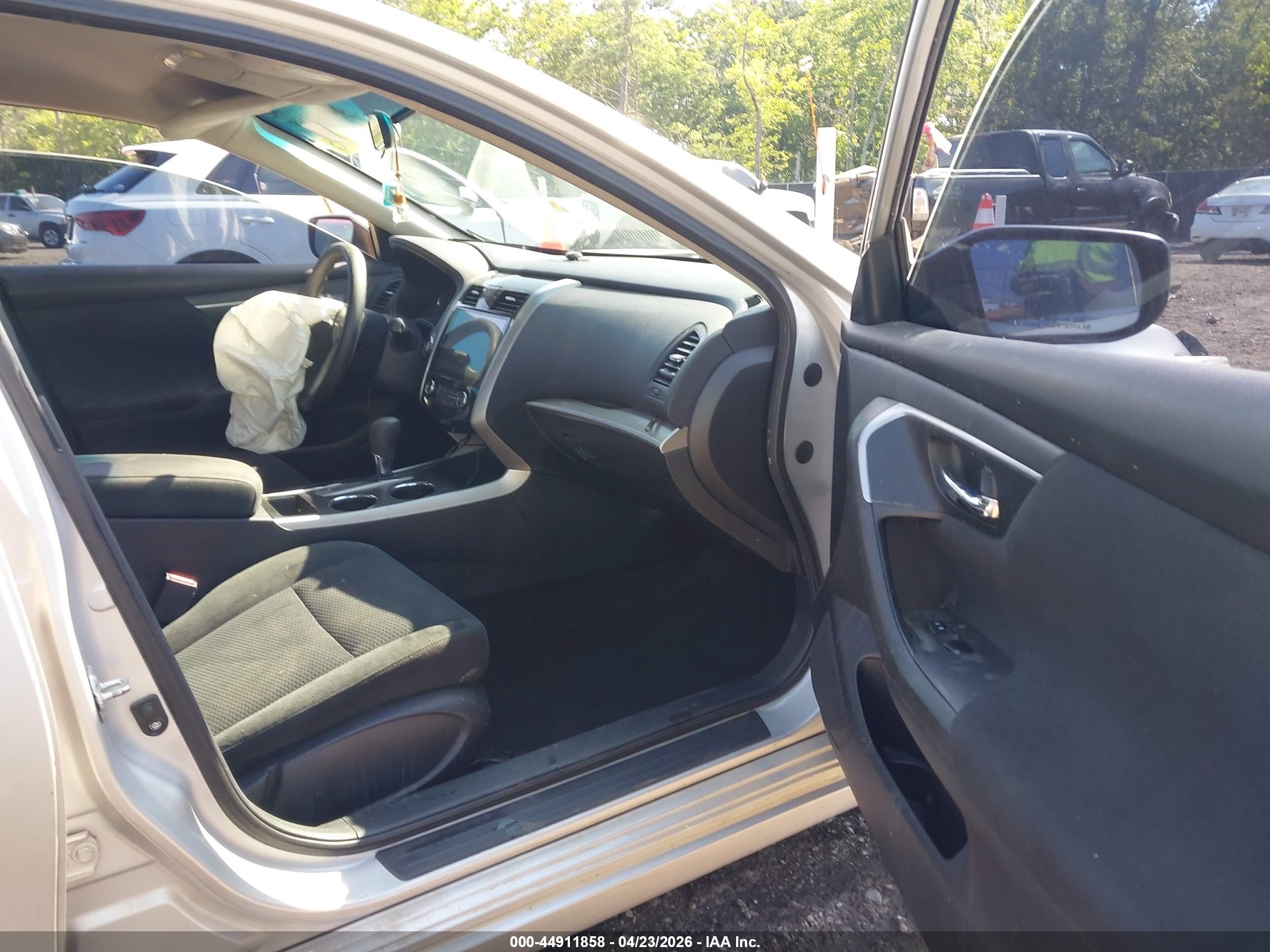 2015 Nissan Altima 2.5 S Silver vin: 1N4AL3AP5FC187175