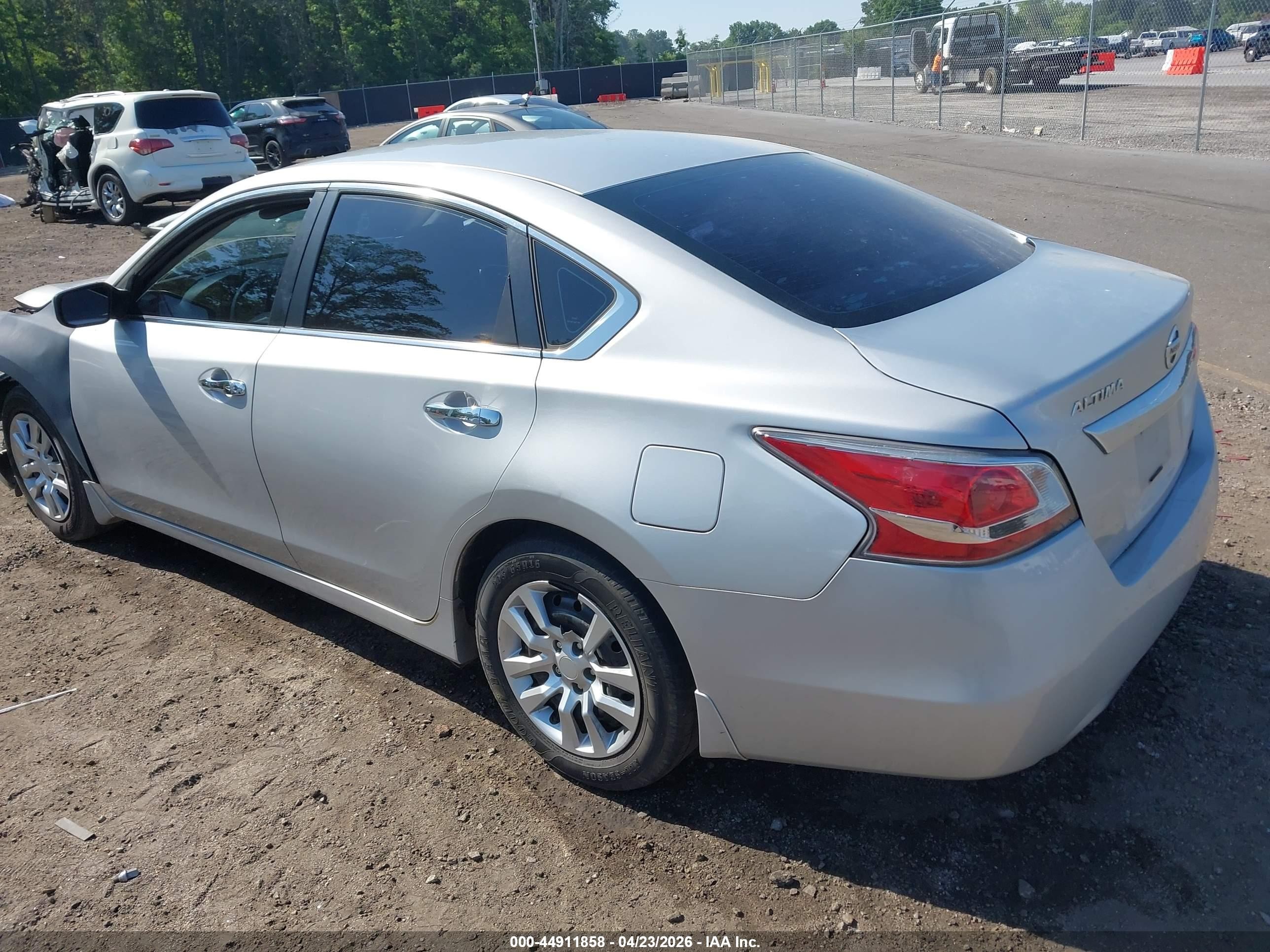 2015 Nissan Altima 2.5 S Silver vin: 1N4AL3AP5FC187175