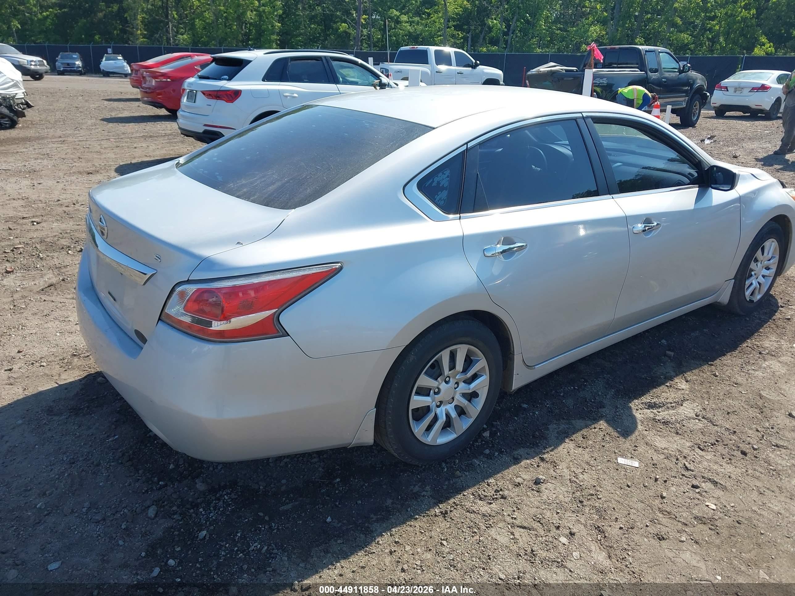 2015 Nissan Altima 2.5 S Silver vin: 1N4AL3AP5FC187175