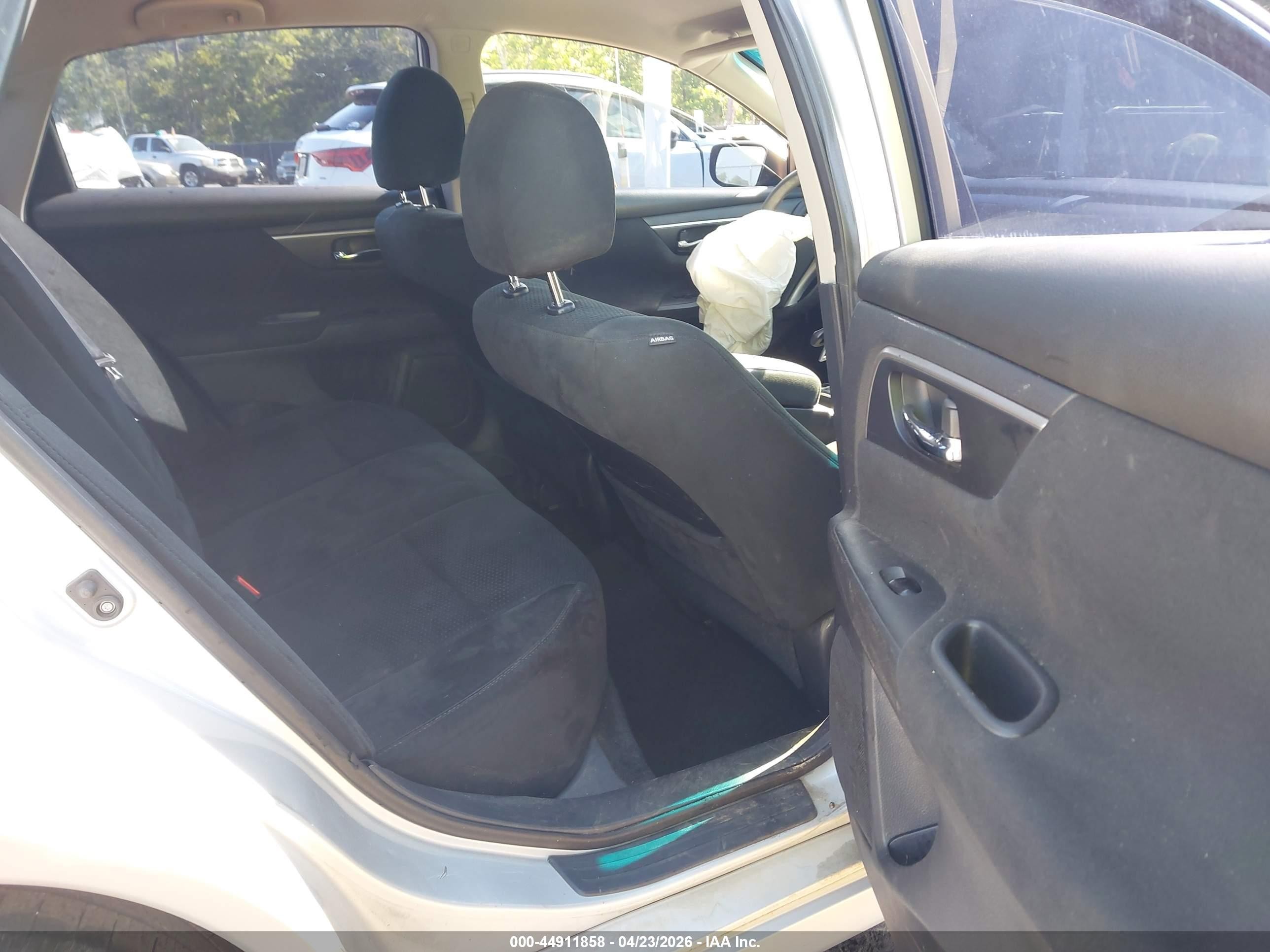 2015 Nissan Altima 2.5 S Silver vin: 1N4AL3AP5FC187175