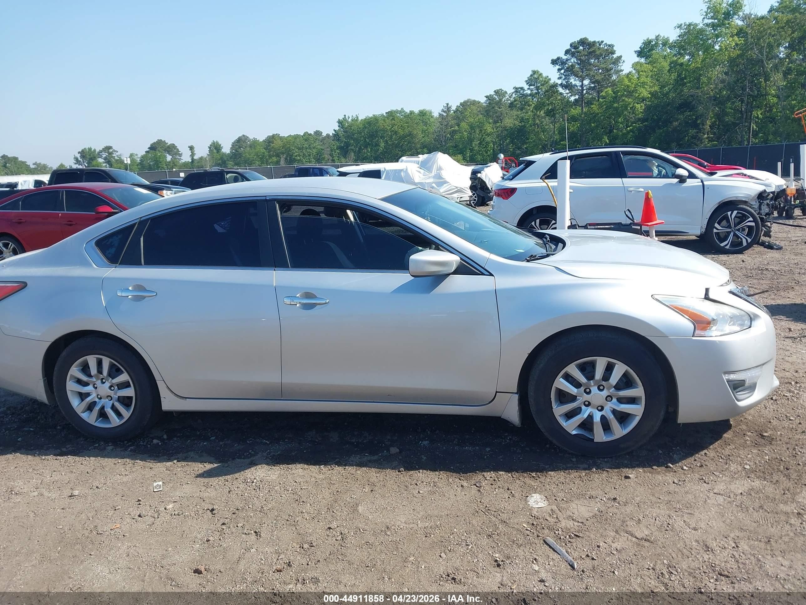 2015 Nissan Altima 2.5 S Silver vin: 1N4AL3AP5FC187175