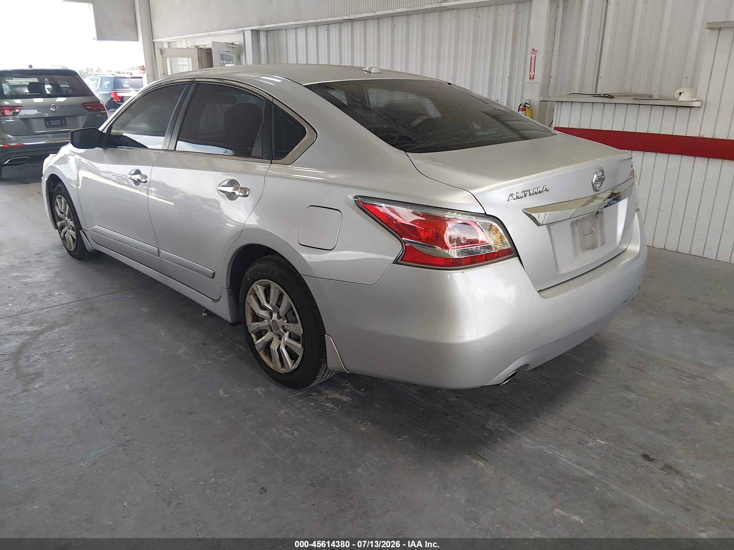 2015 Nissan Altima 2.5 S Silver vin: 1N4AL3AP5FC232437