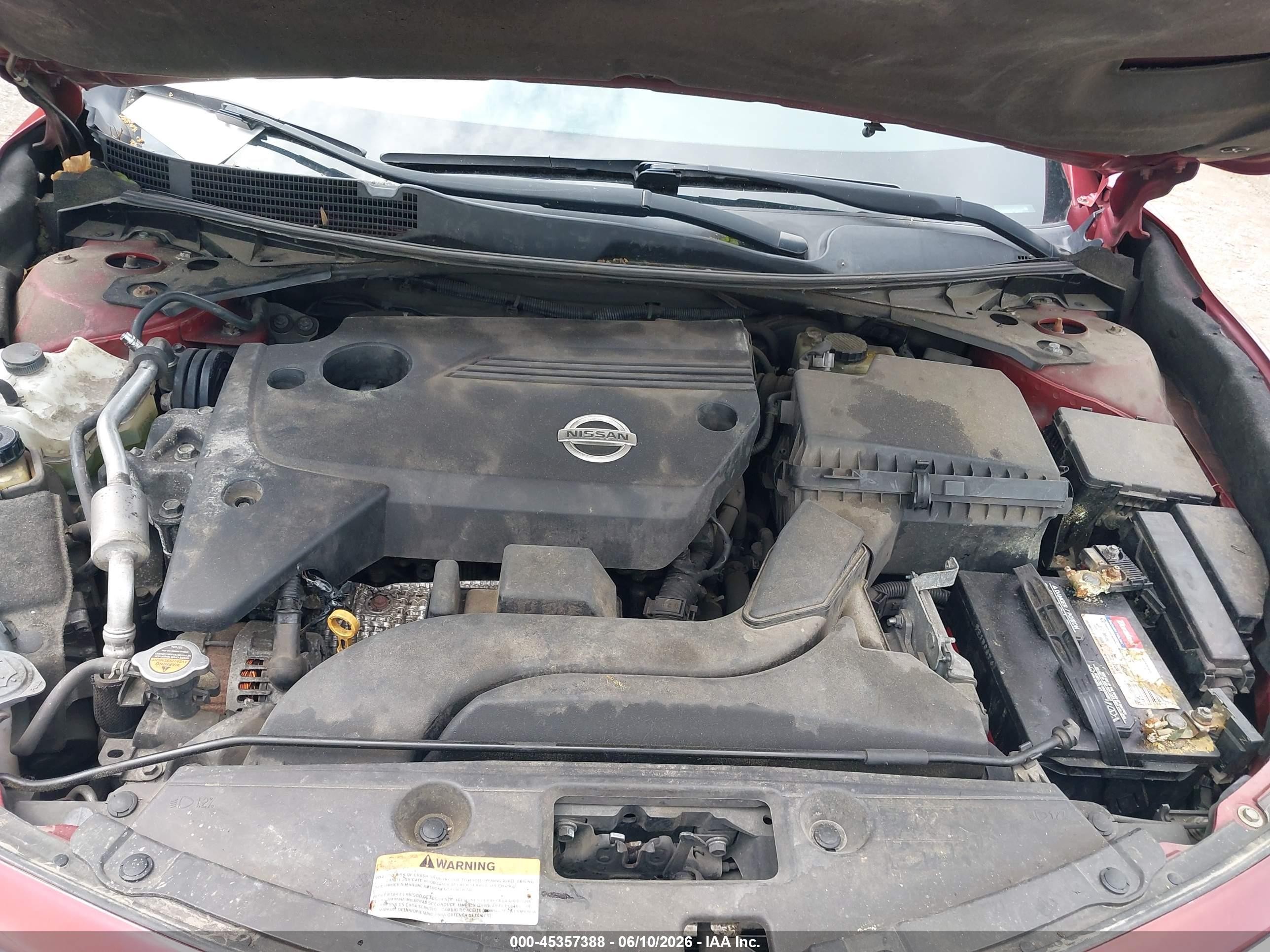 2015 Nissan Altima   Red vin: 1N4AL3AP5FC240831