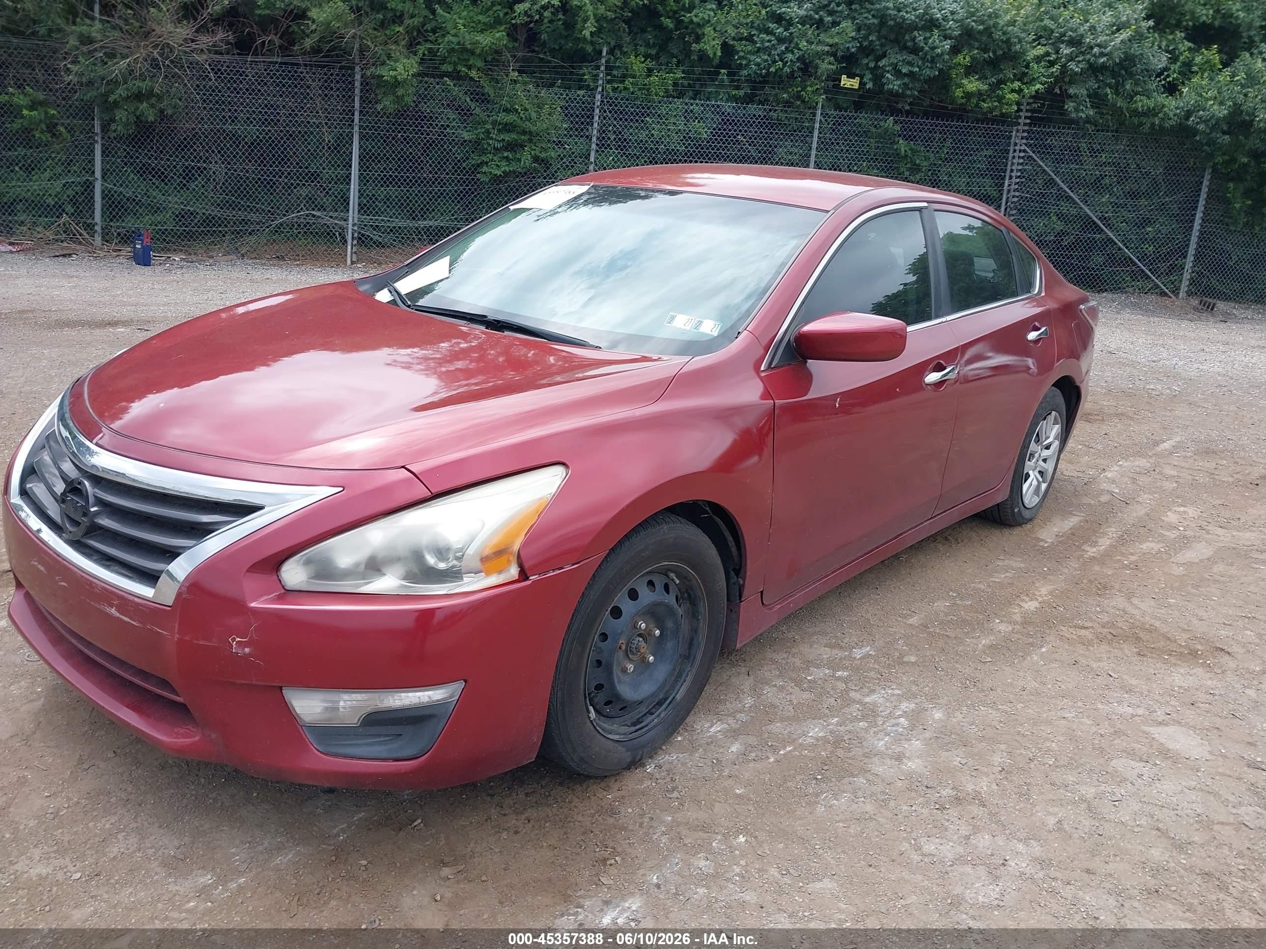 2015 Nissan Altima   Red vin: 1N4AL3AP5FC240831