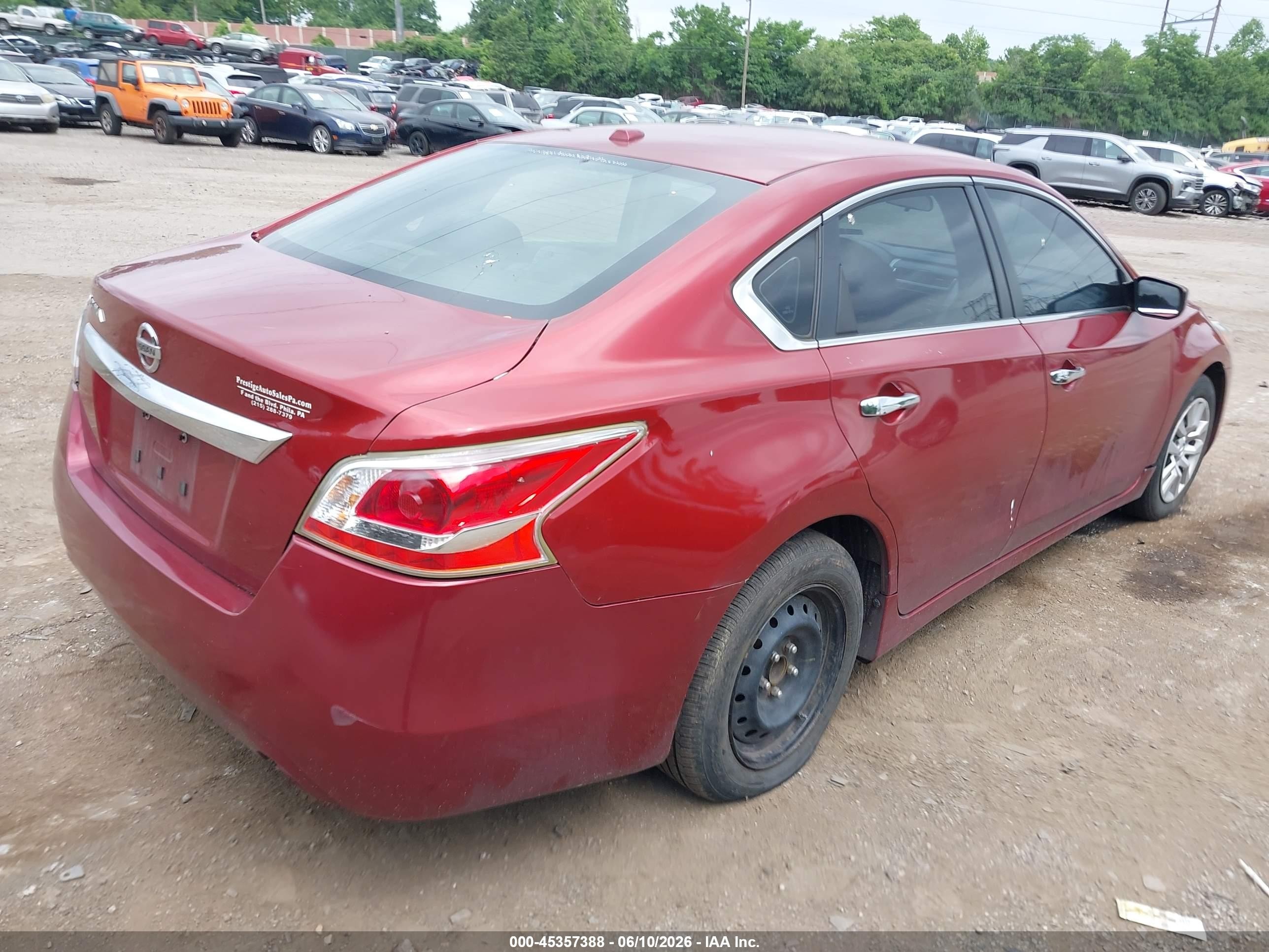 2015 Nissan Altima   Red vin: 1N4AL3AP5FC240831