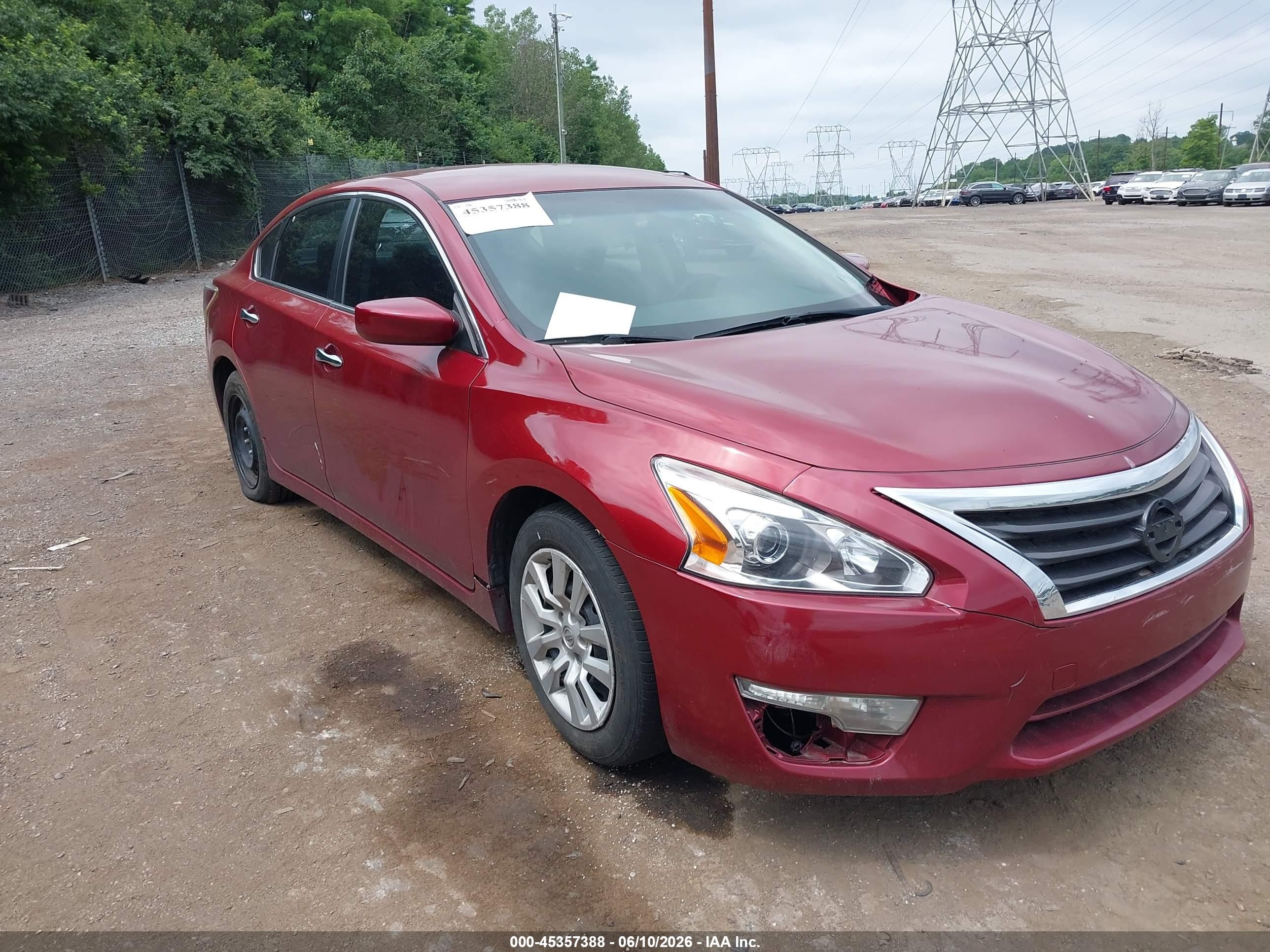 2015 Nissan Altima   Red vin: 1N4AL3AP5FC240831