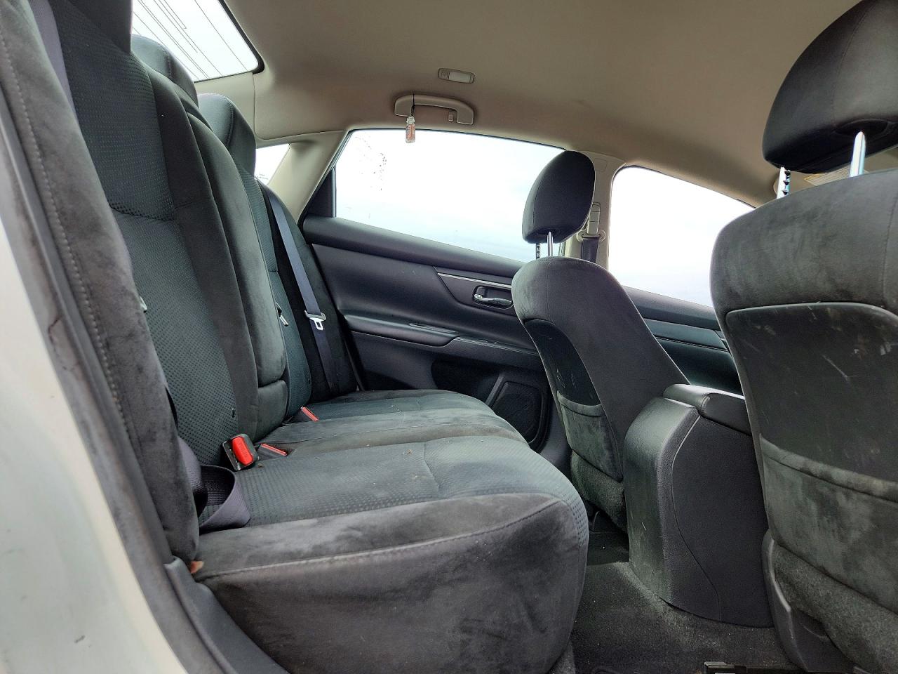 2015 Nissan Altima 2.5 S White vin: 1N4AL3AP5FC253840