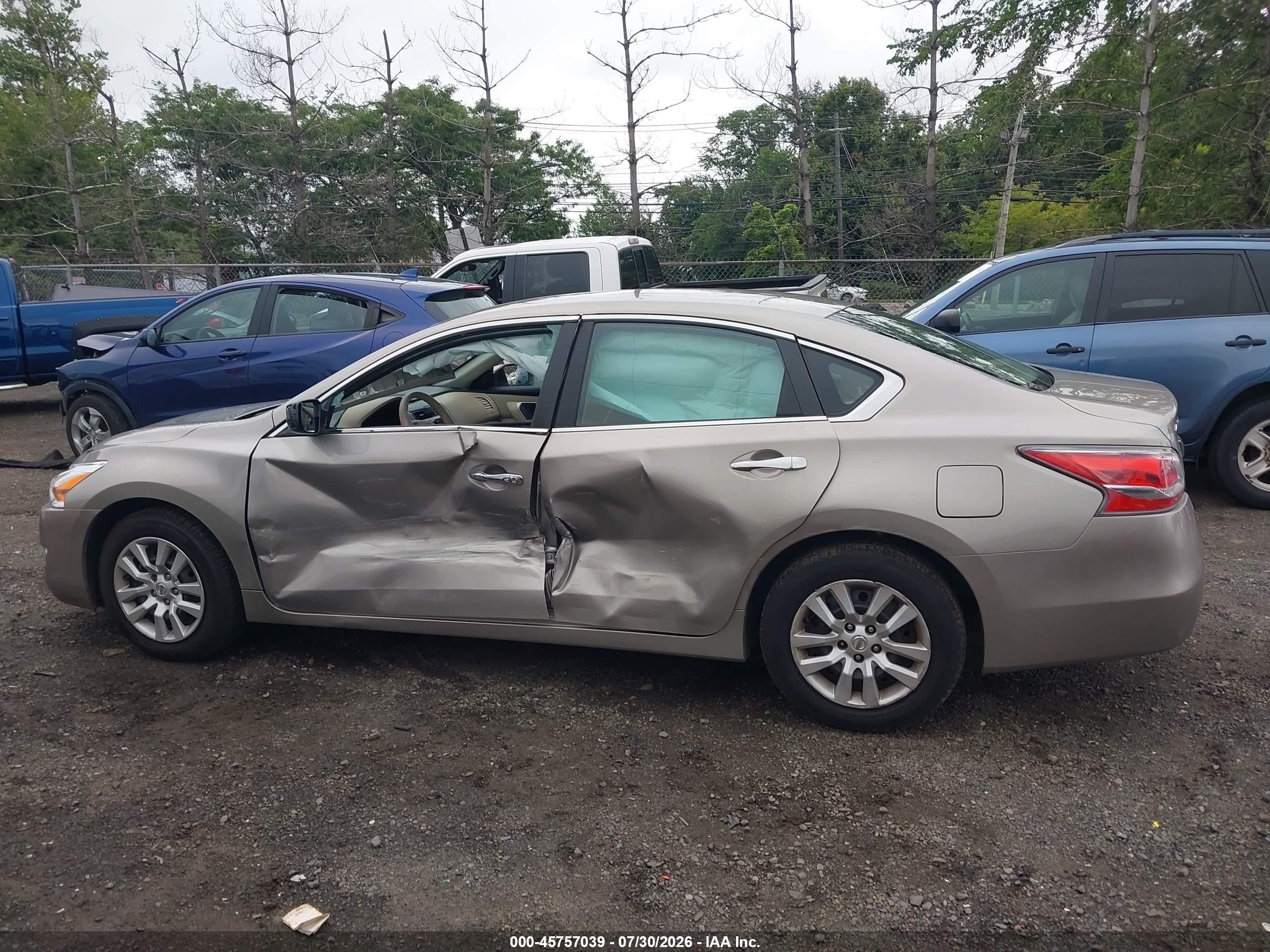 2015 Nissan Altima 2.5 S Beige vin: 1N4AL3AP5FC417264