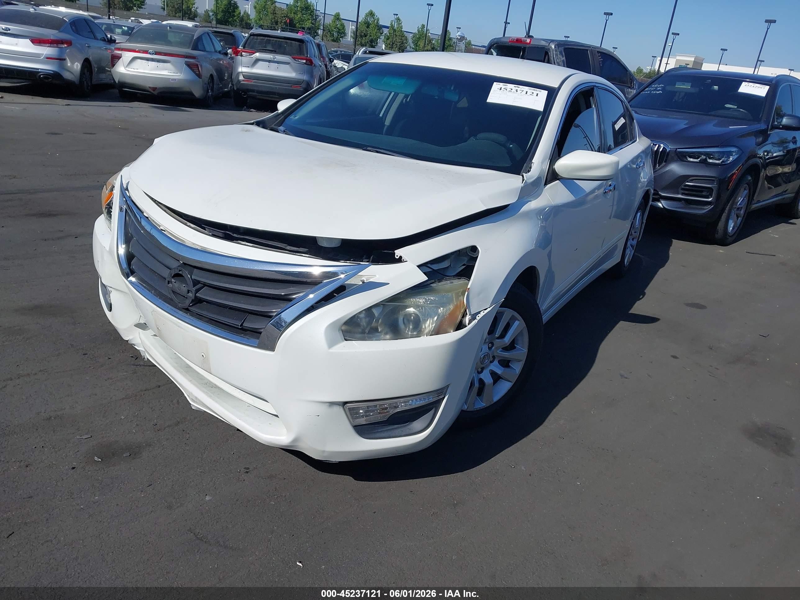 2015 Nissan Altima 2.5 S Белый vin: 1N4AL3AP5FC449650