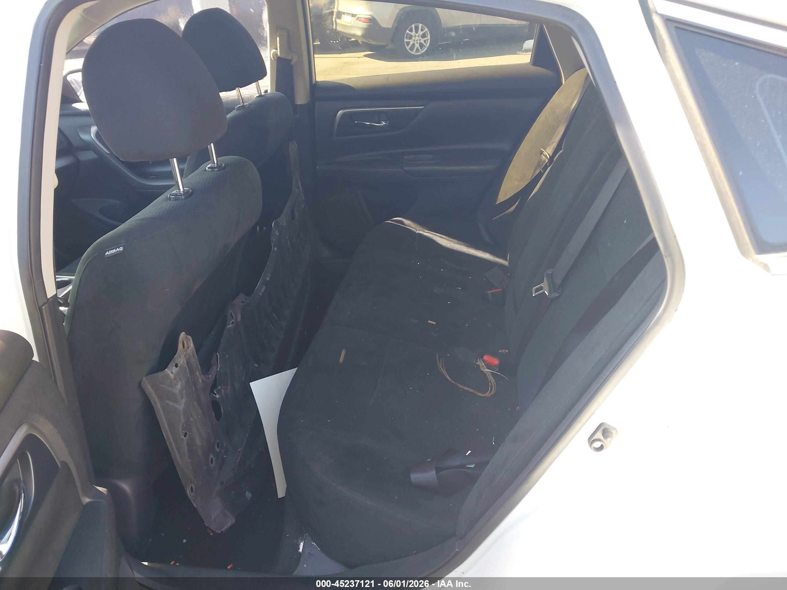 2015 Nissan Altima 2.5 S Белый vin: 1N4AL3AP5FC449650