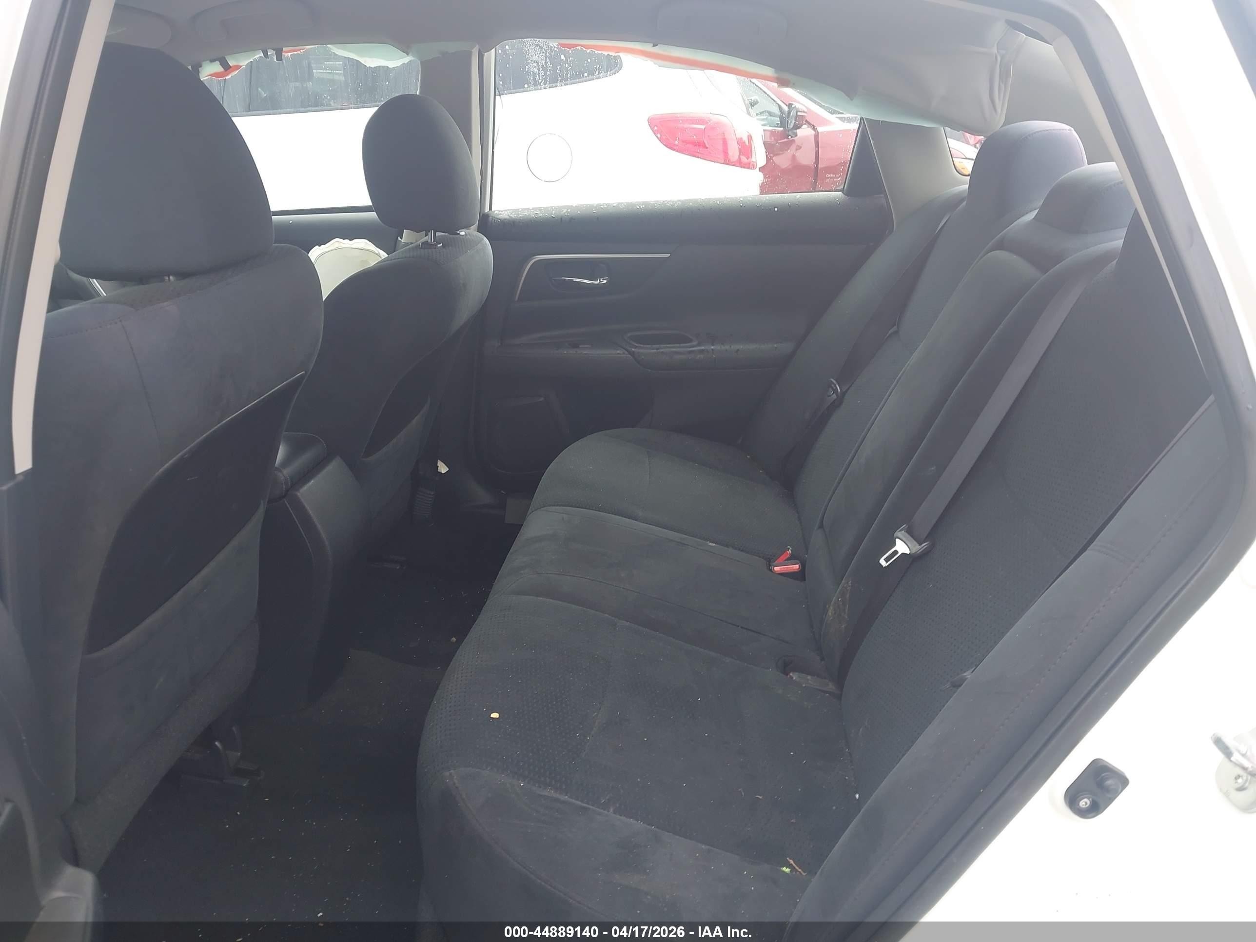 2015 Nissan Altima 2.5 S White vin: 1N4AL3AP5FC471602