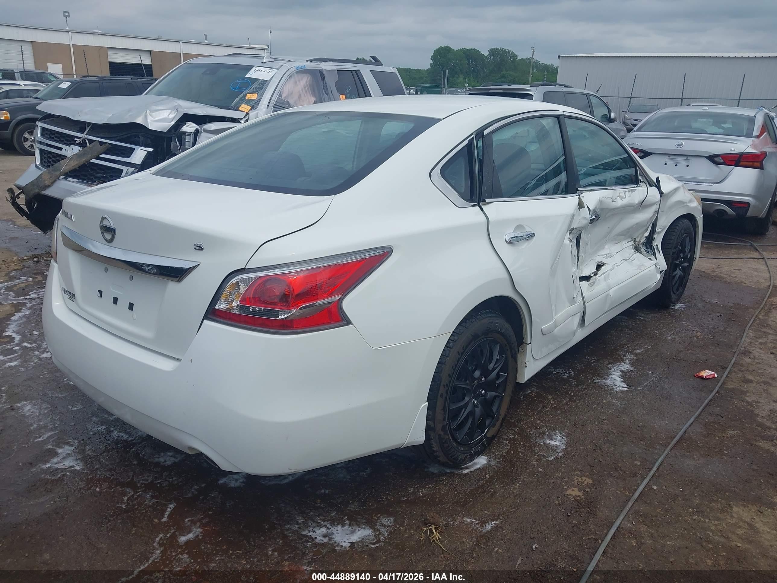 2015 Nissan Altima 2.5 S White vin: 1N4AL3AP5FC471602