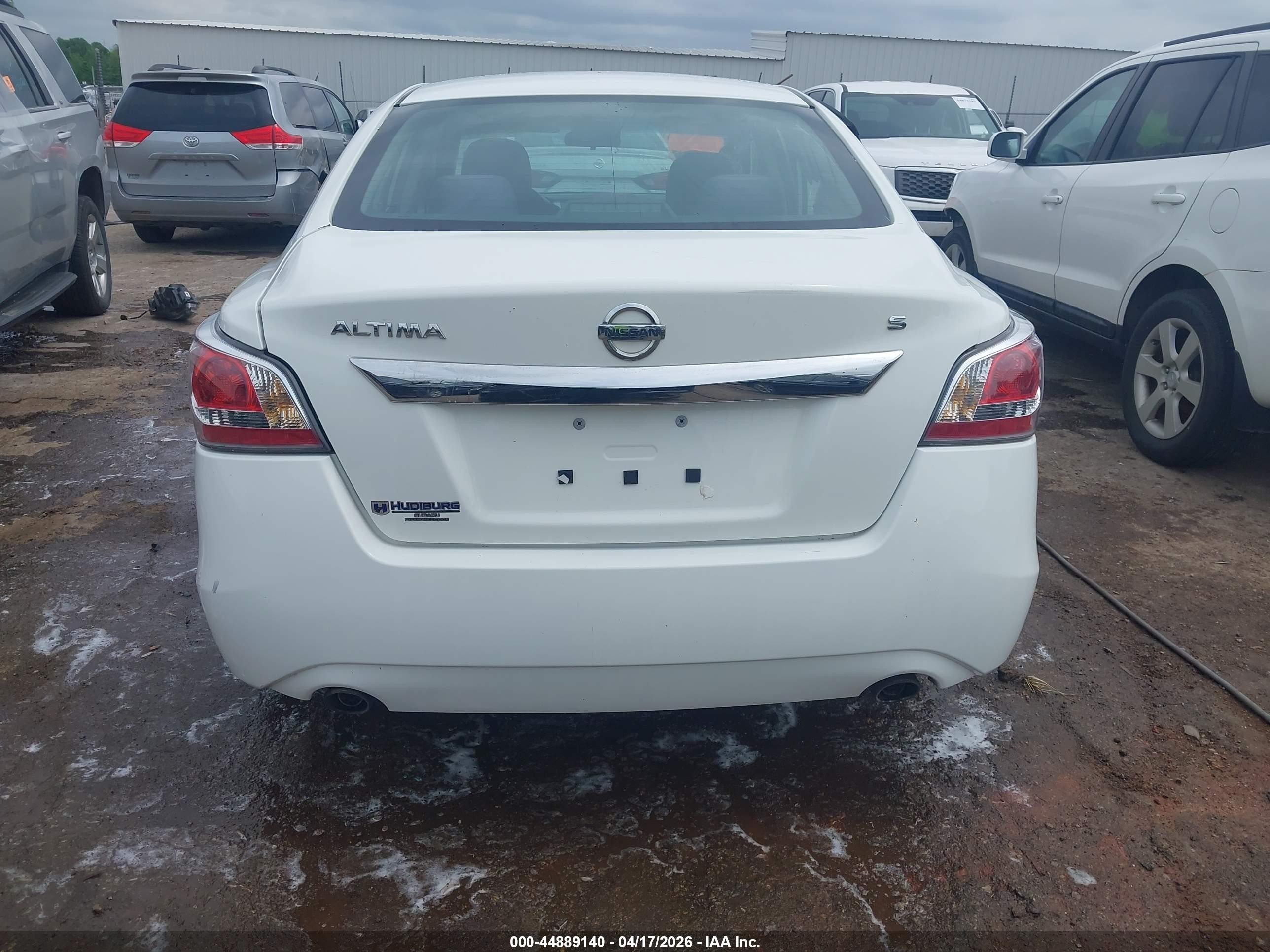 2015 Nissan Altima 2.5 S White vin: 1N4AL3AP5FC471602