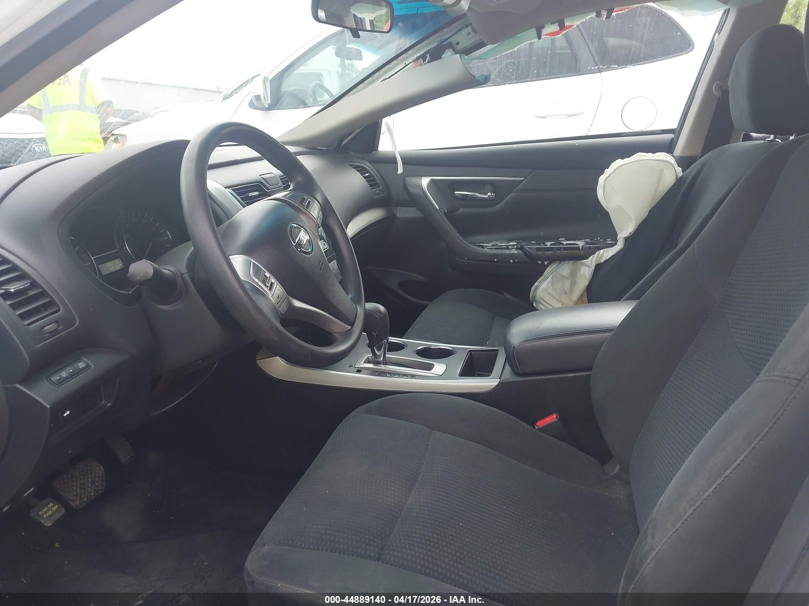 2015 Nissan Altima 2.5 S White vin: 1N4AL3AP5FC471602