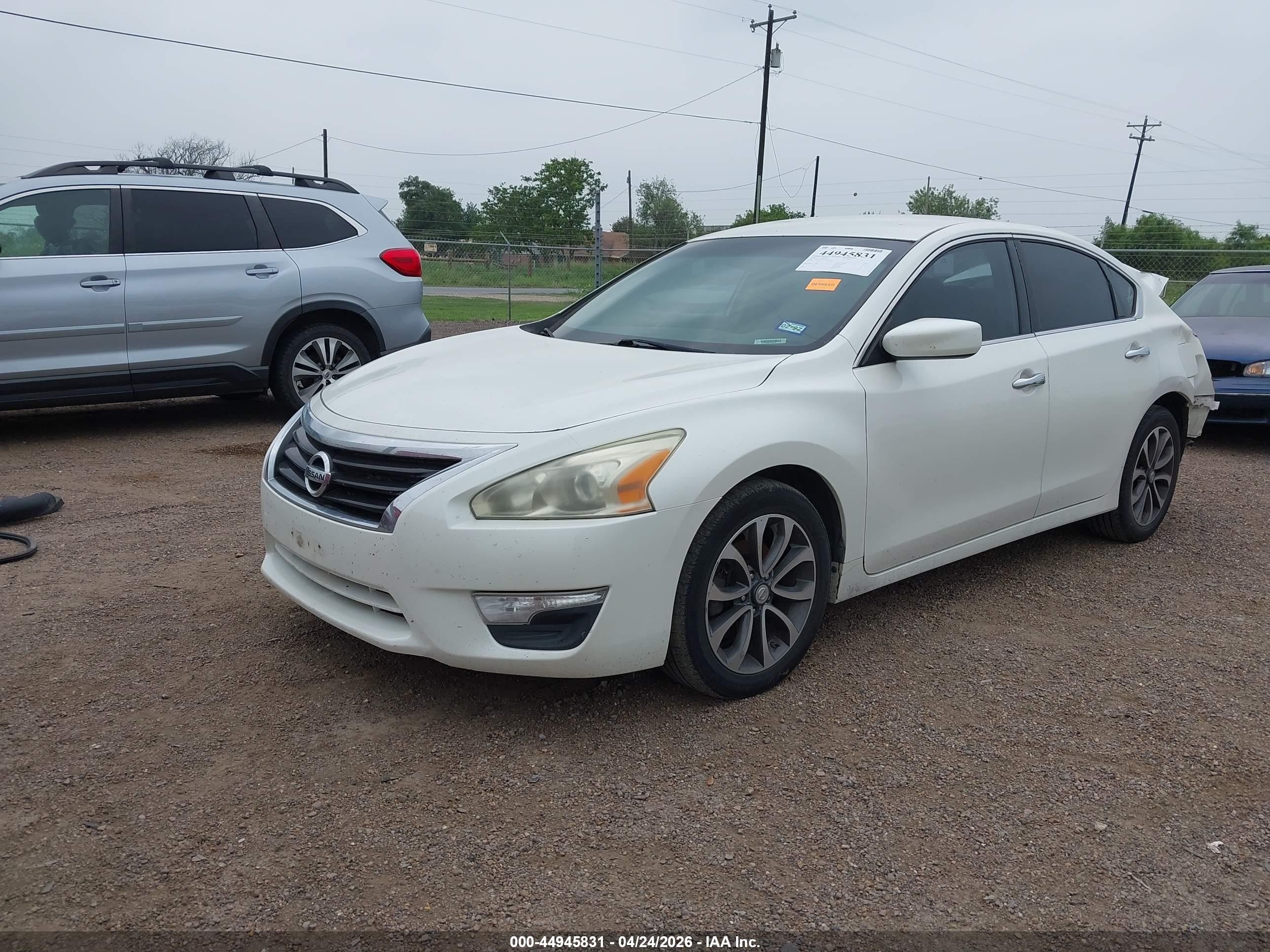 2015 Nissan Altima 2.5 S Белый vin: 1N4AL3AP5FC496922