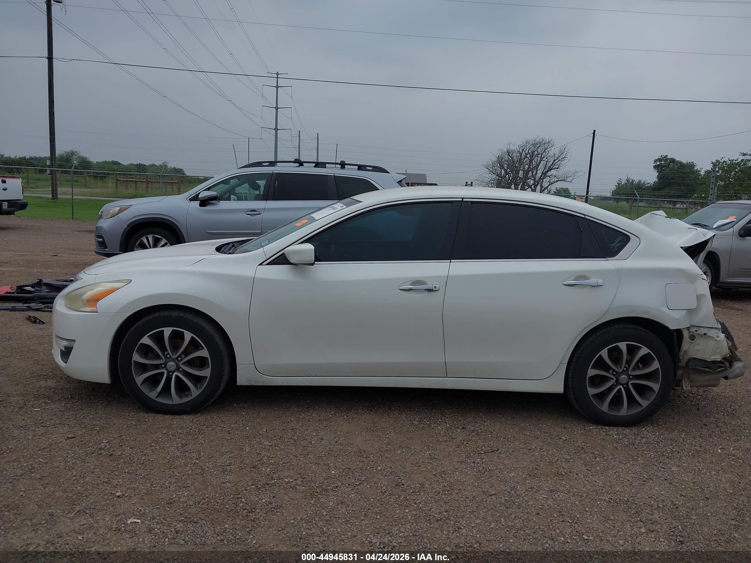 2015 Nissan Altima 2.5 S Белый vin: 1N4AL3AP5FC496922