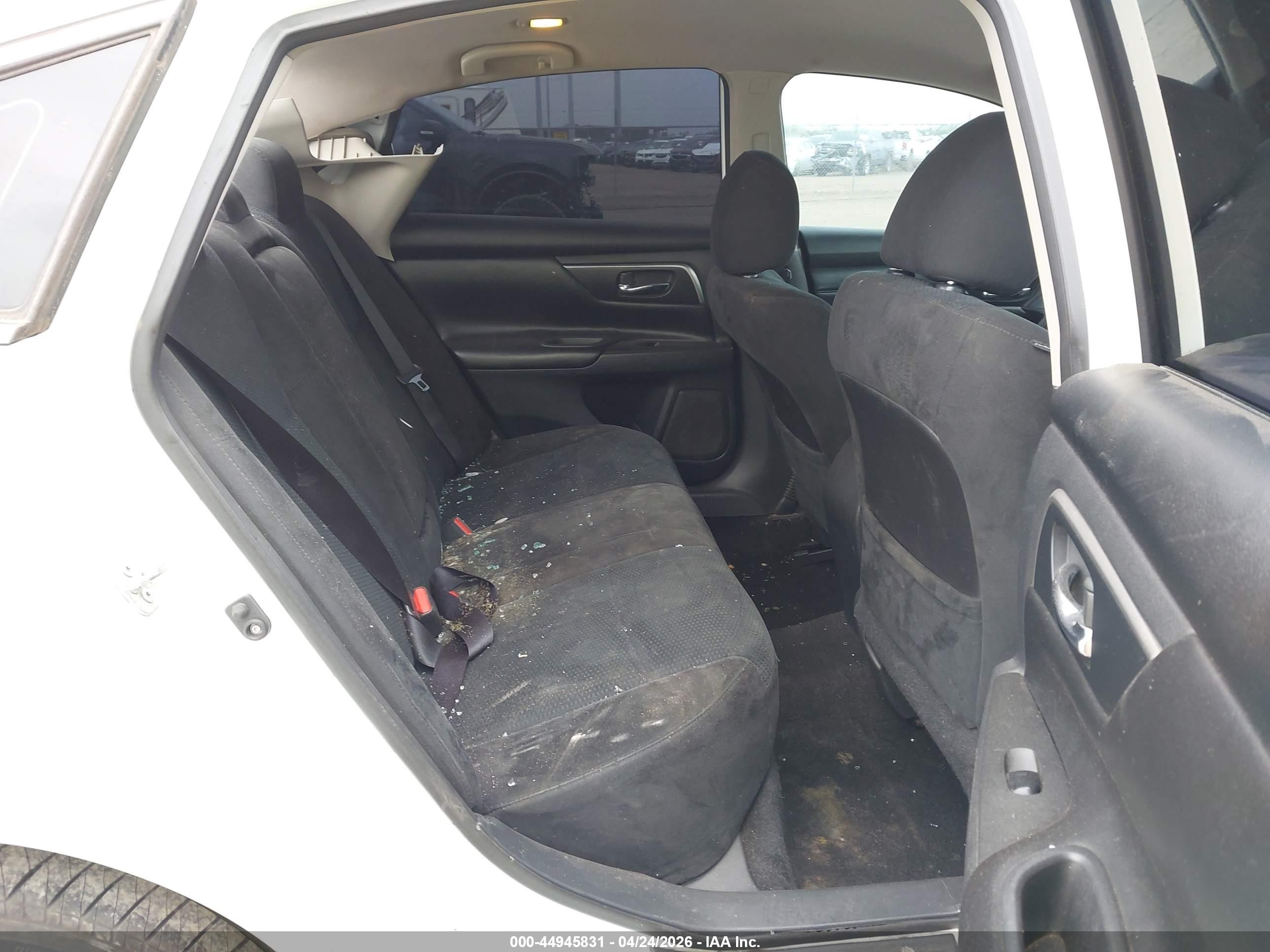 2015 Nissan Altima 2.5 S Белый vin: 1N4AL3AP5FC496922