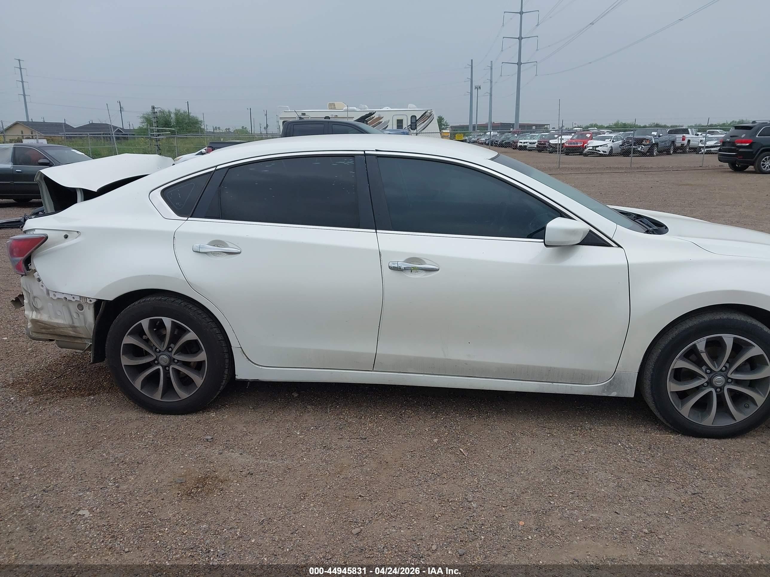 2015 Nissan Altima 2.5 S Белый vin: 1N4AL3AP5FC496922