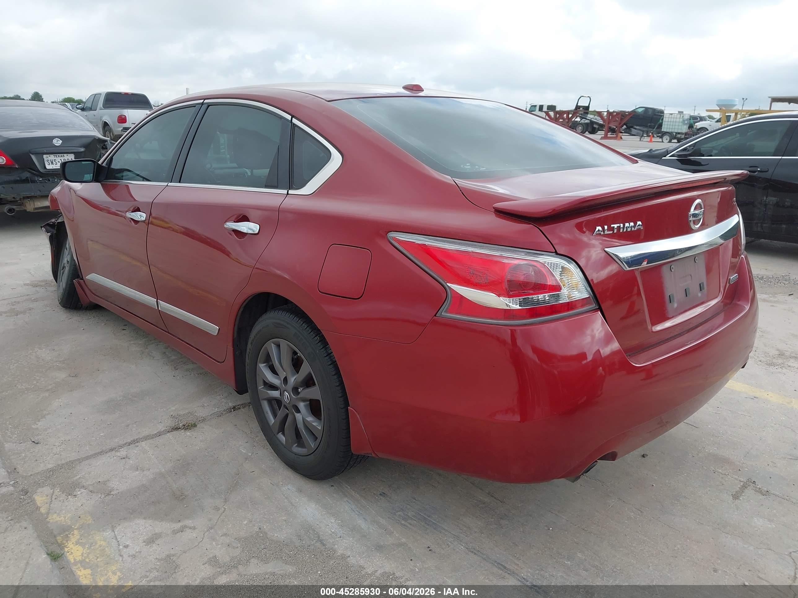 2015 Nissan Altima 2.5 S Red vin: 1N4AL3AP5FC573143
