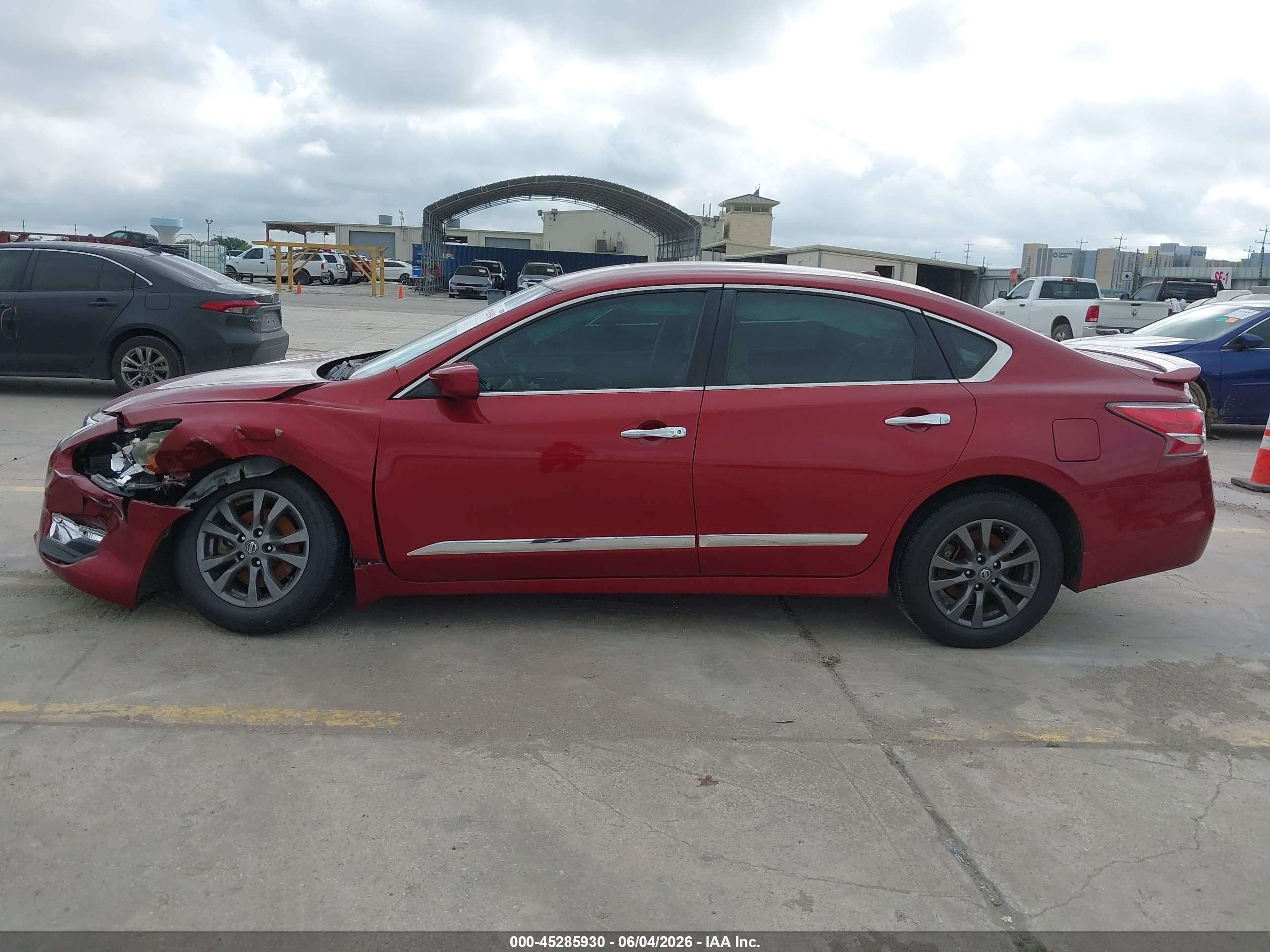 2015 Nissan Altima 2.5 S Red vin: 1N4AL3AP5FC573143