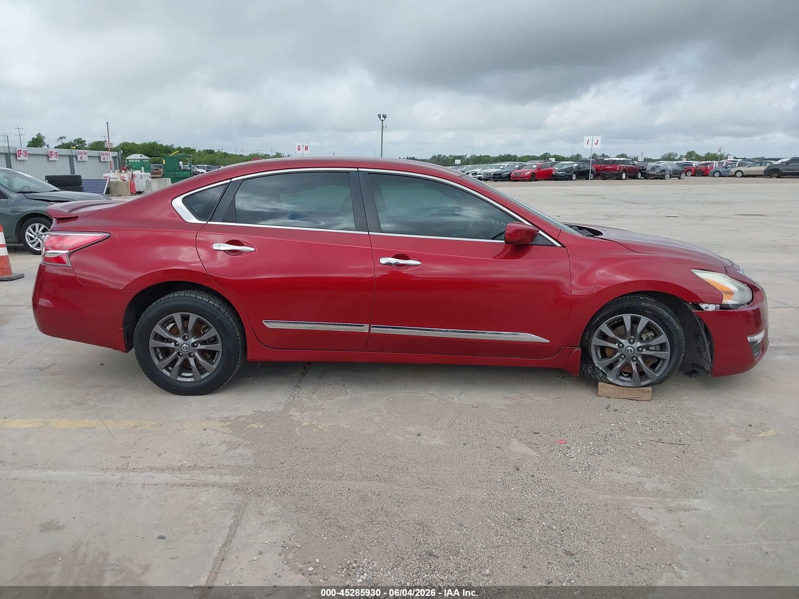 2015 Nissan Altima 2.5 S Red vin: 1N4AL3AP5FC573143