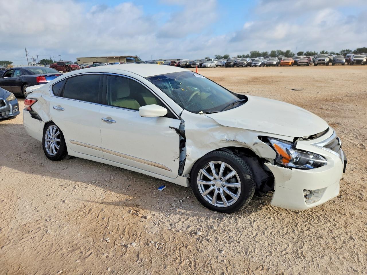 2015 Nissan Altima 2.5 S White vin: 1N4AL3AP5FC589522