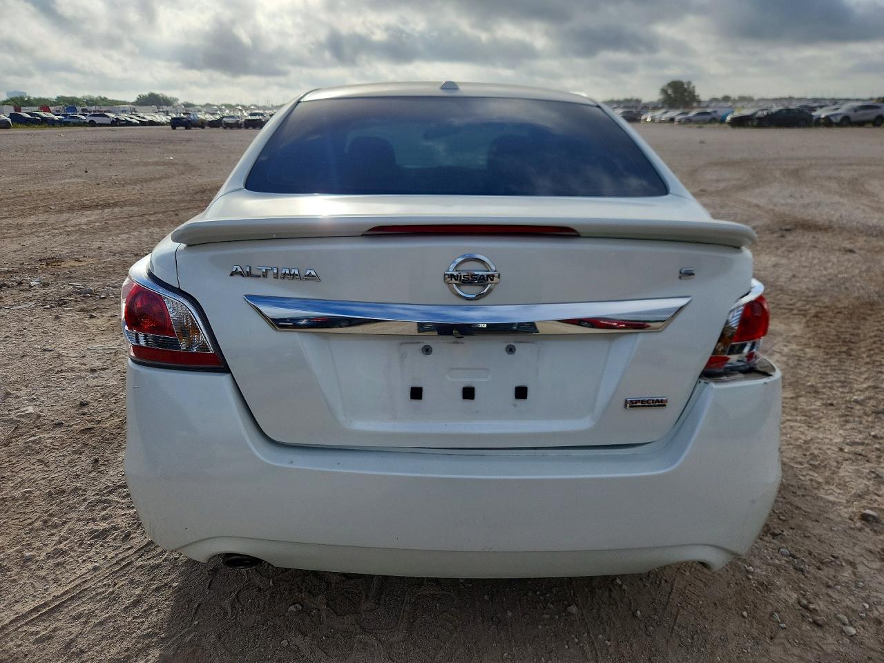 2015 Nissan Altima 2.5 S White vin: 1N4AL3AP5FC589522