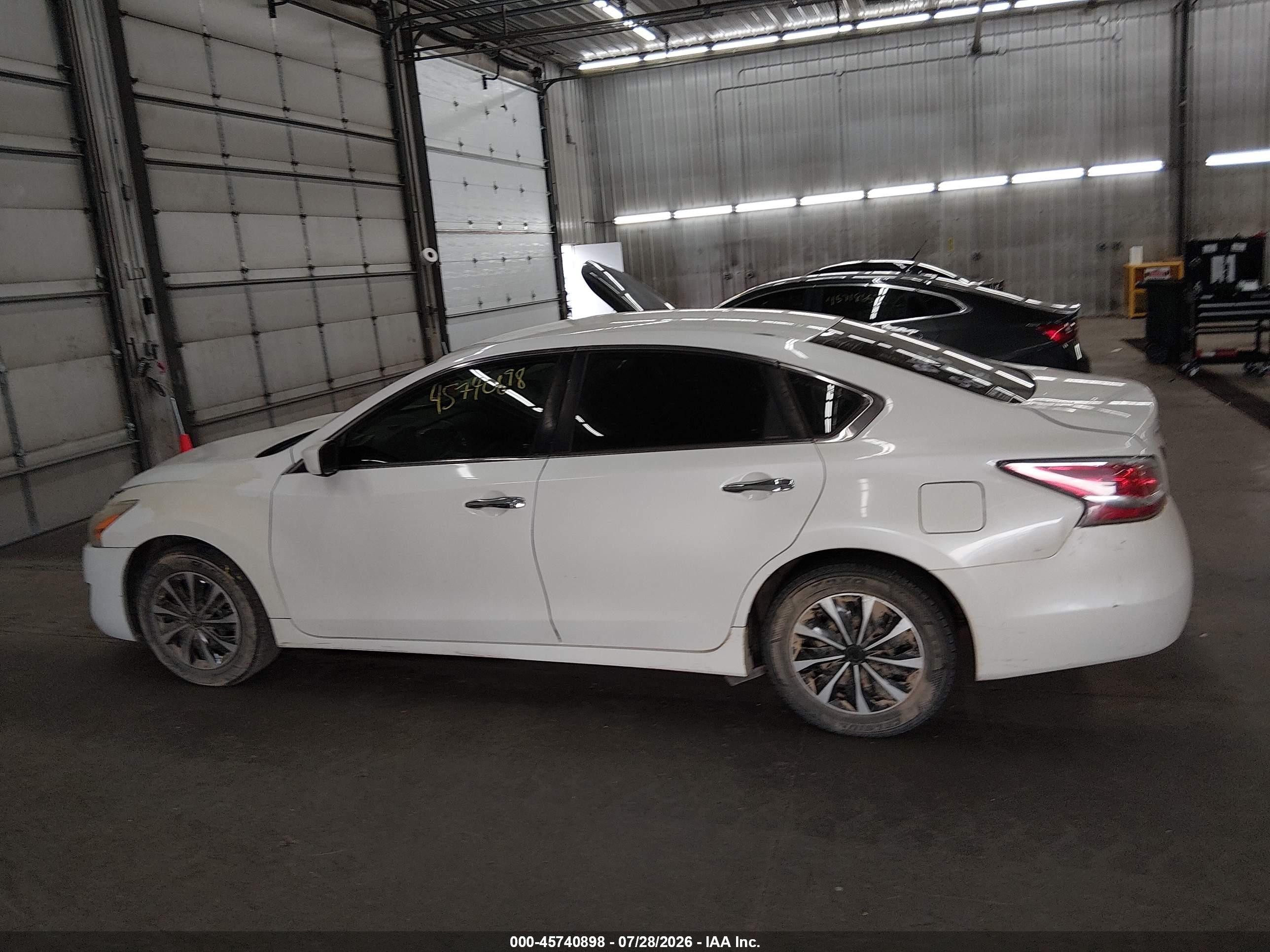 2015 Nissan Altima 2.5/2.5 S/2.5 Sl/2.5 Sv White vin: 1N4AL3AP5FN310719