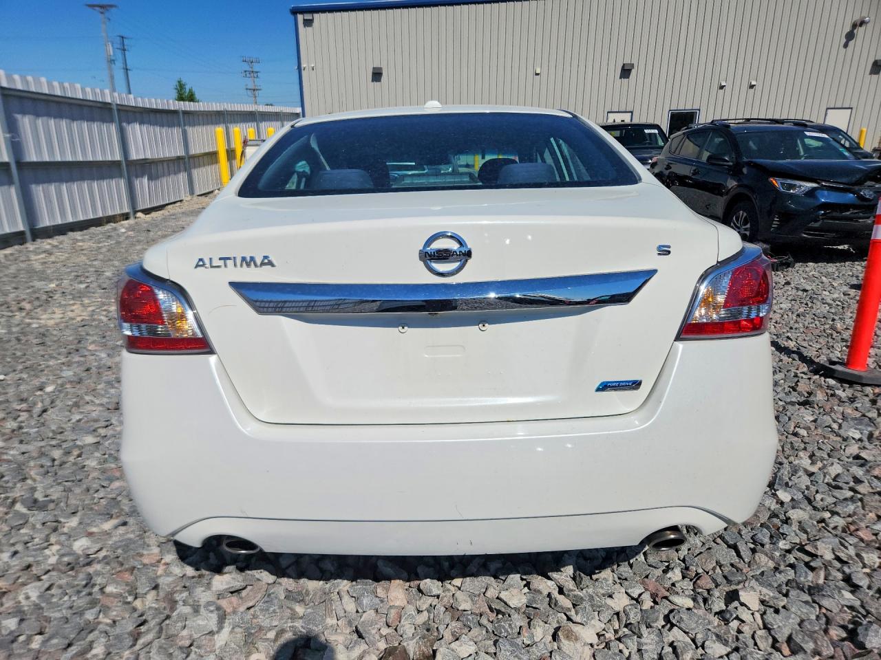 2015 Nissan Altima 2.5 S White vin: 1N4AL3AP5FN320568